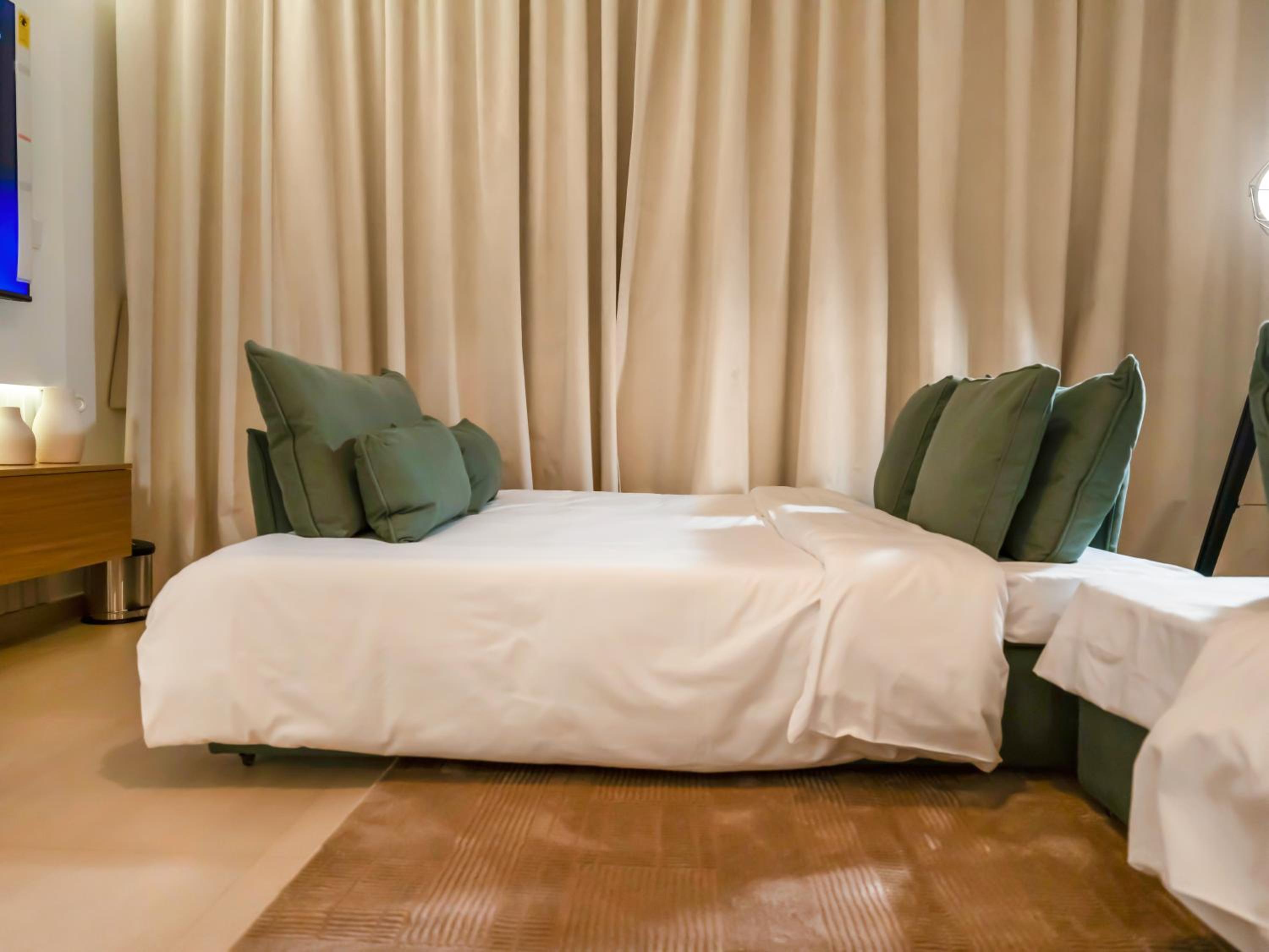 Royal Vista - Luxury 2BR Apartment at Downtown Views II - Downtown