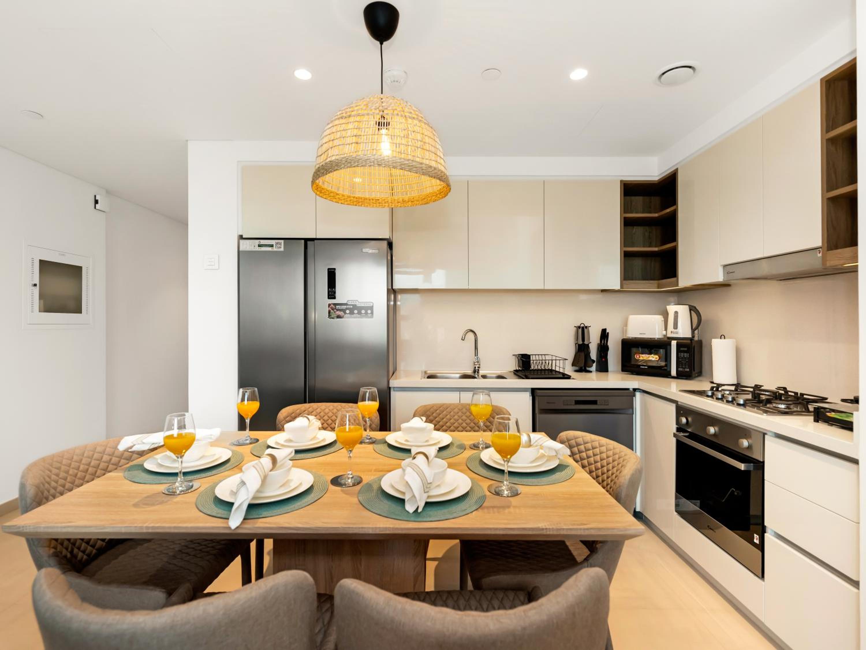 Royal Vista - Luxury 2BR Apartment at Downtown Views II - Downtown