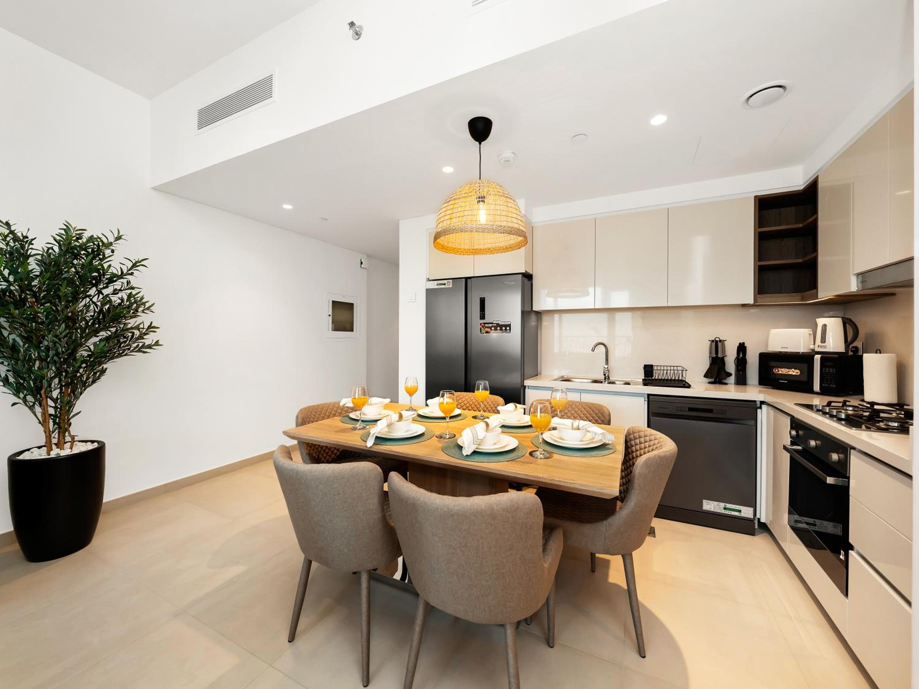 Royal Vista - Luxury 2BR Apartment at Downtown Views II - Downtown