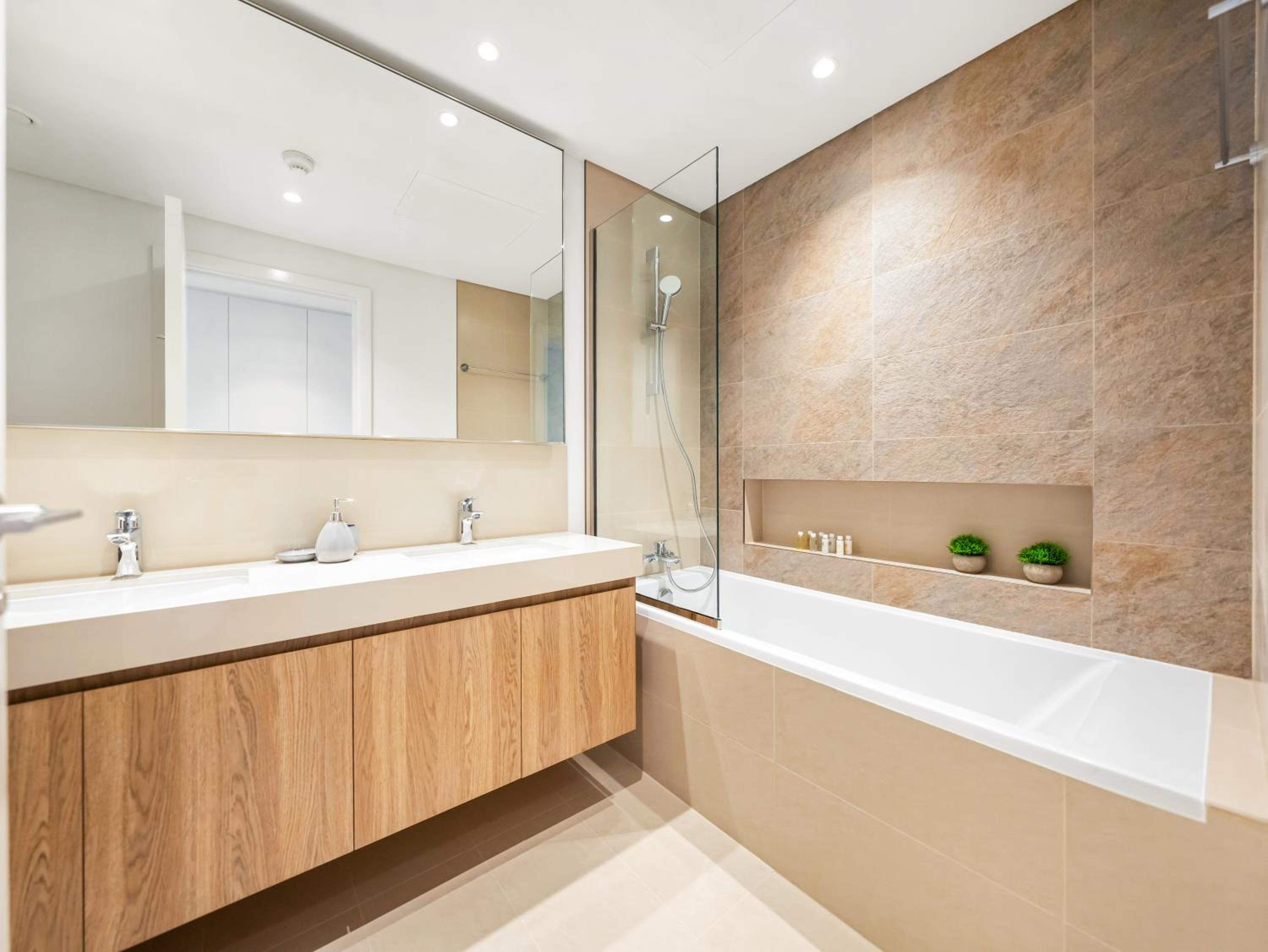 Royal Vista - Luxury 2BR Apartment at Downtown Views II - Downtown
