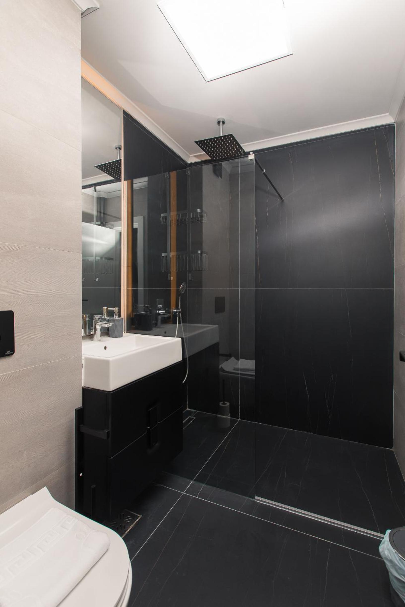 Luxurious Urban Retreat with Unmatched Comfort