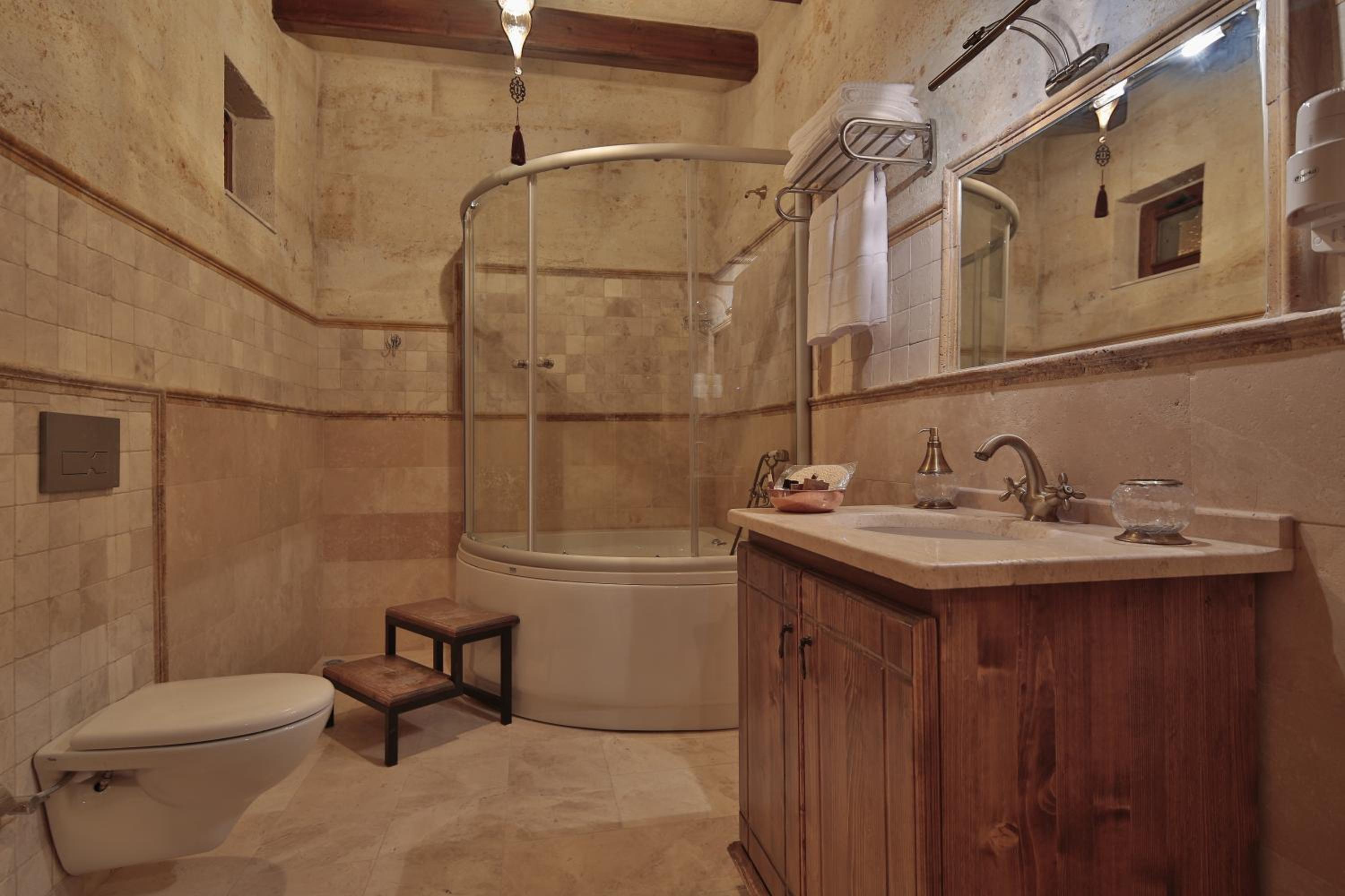 Harman Cave Hotel - Image 66