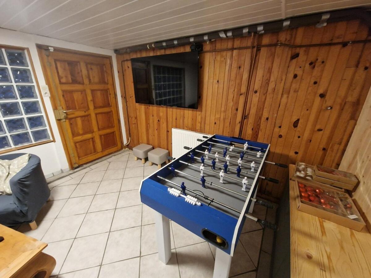 Chalet sous les sapins, calme, superbe vue avec piscine et sauna