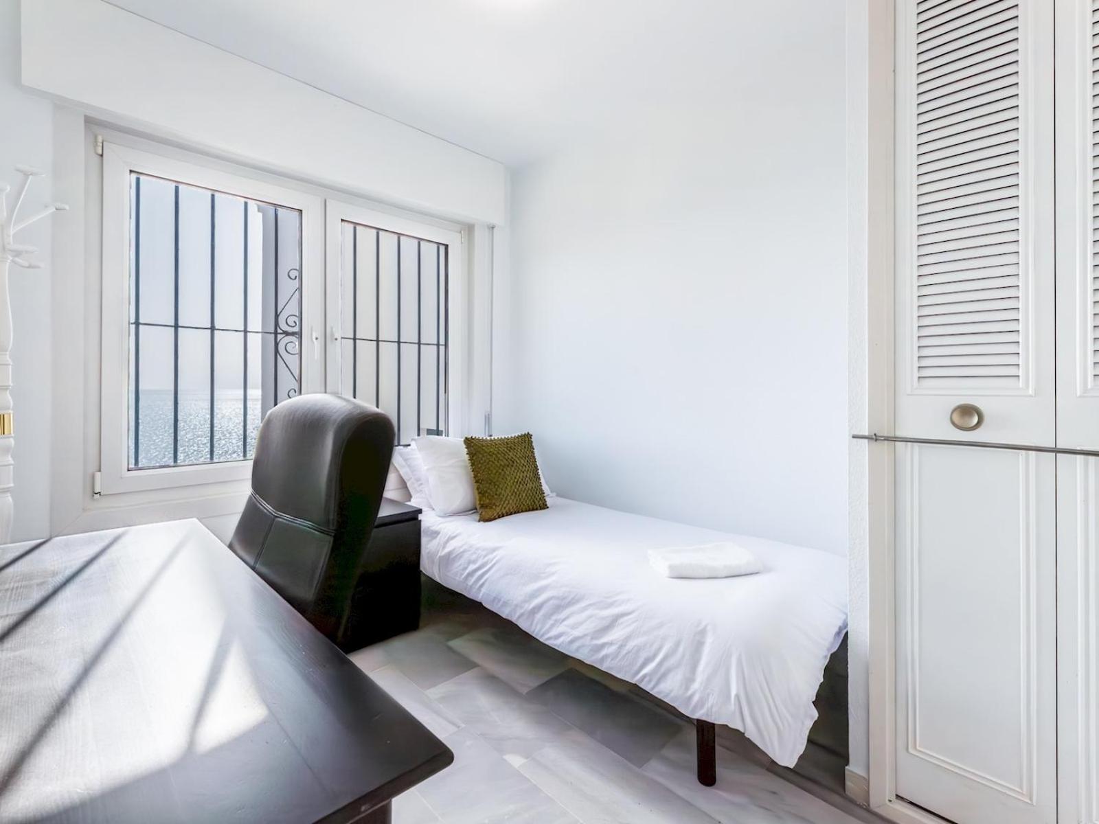 Pass the Keys Sunny Ocean Front Apartment