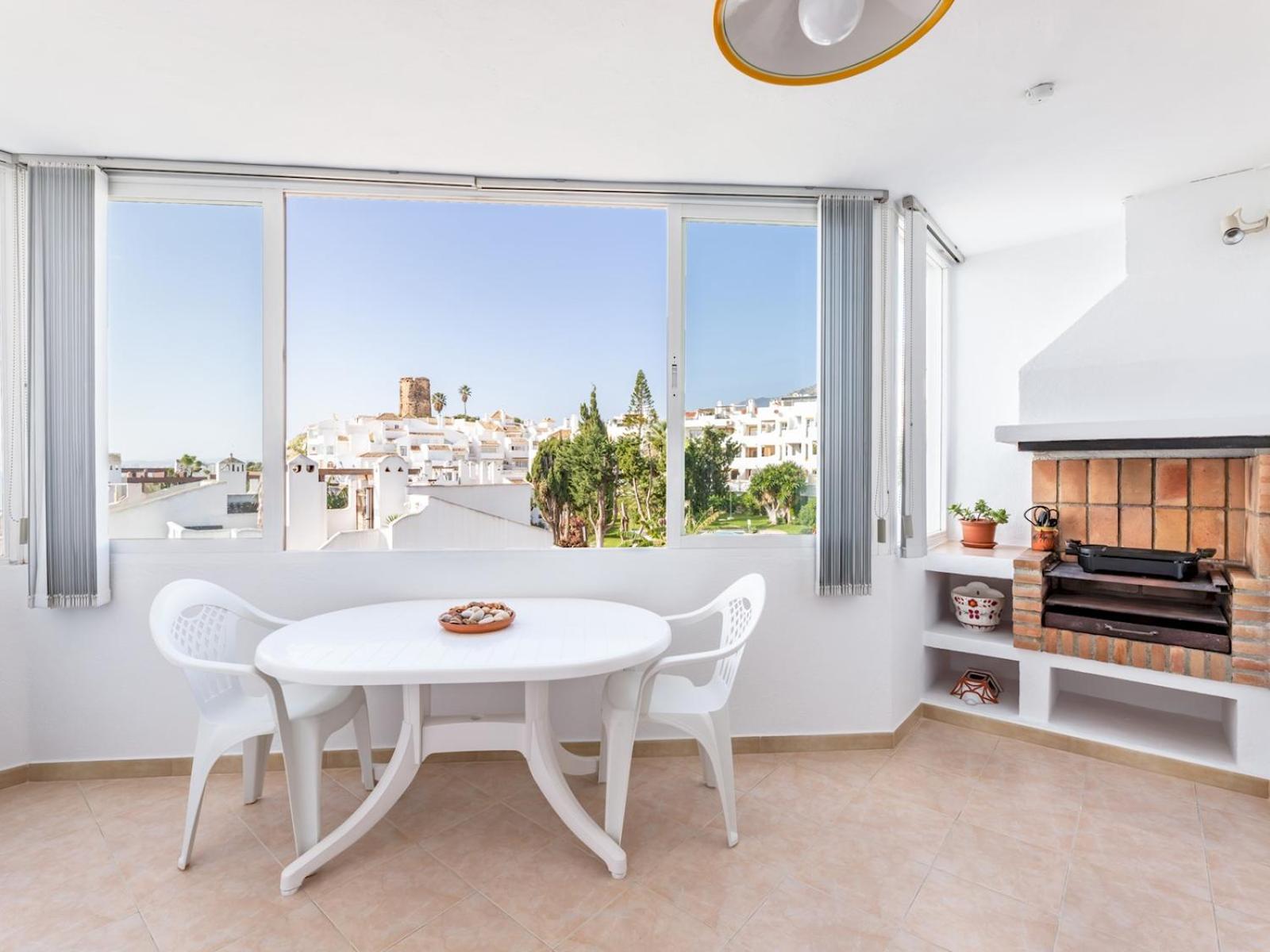 Pass the Keys Sunny Ocean Front Apartment
