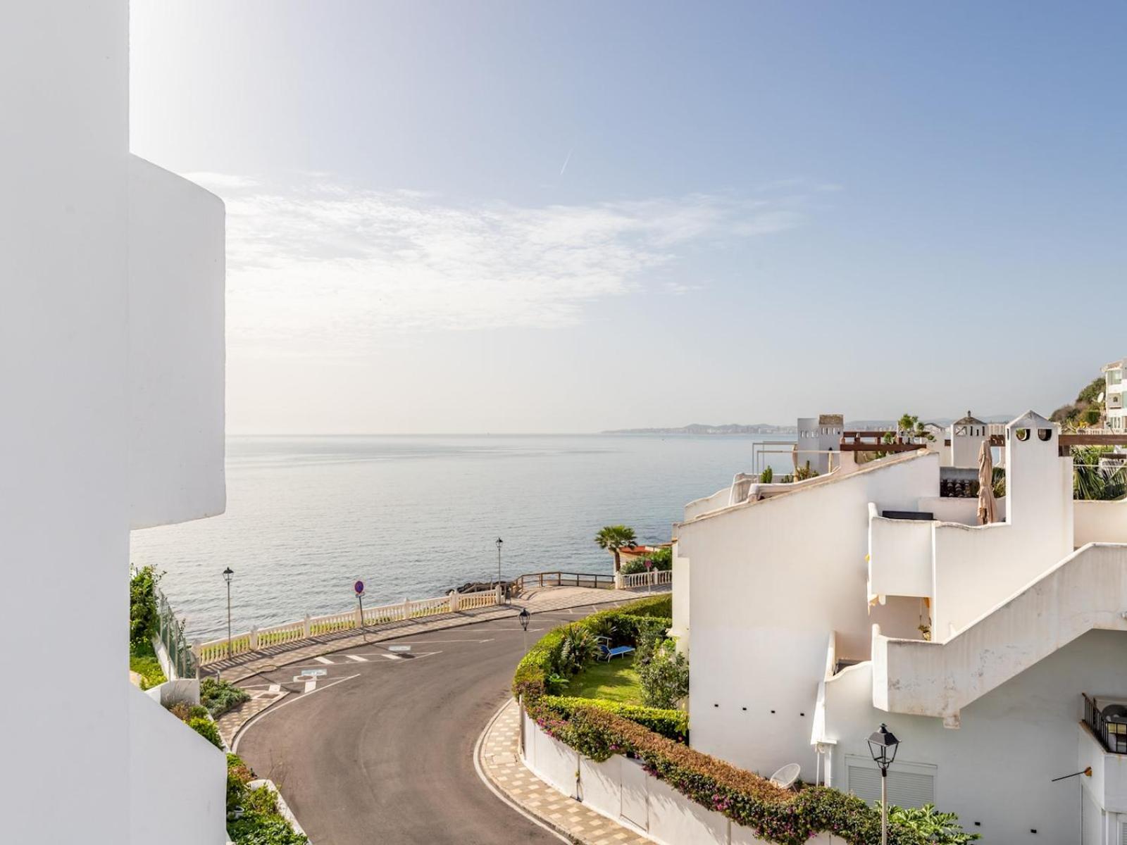 Pass the Keys Sunny Ocean Front Apartment