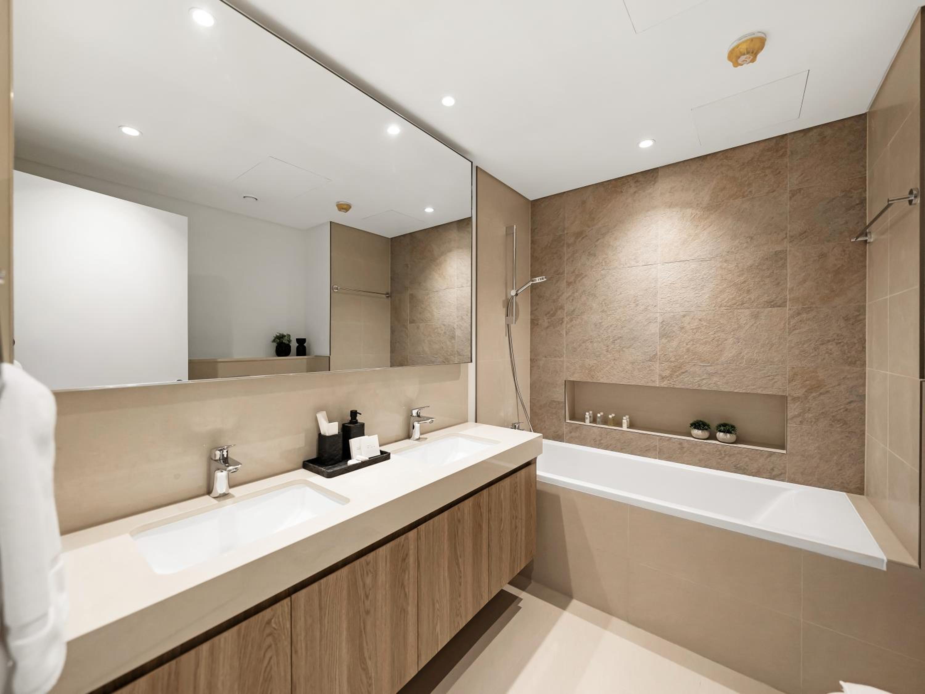 Royal Vista - Luxury 2BR Apartment at Downtown Views II - Downtown