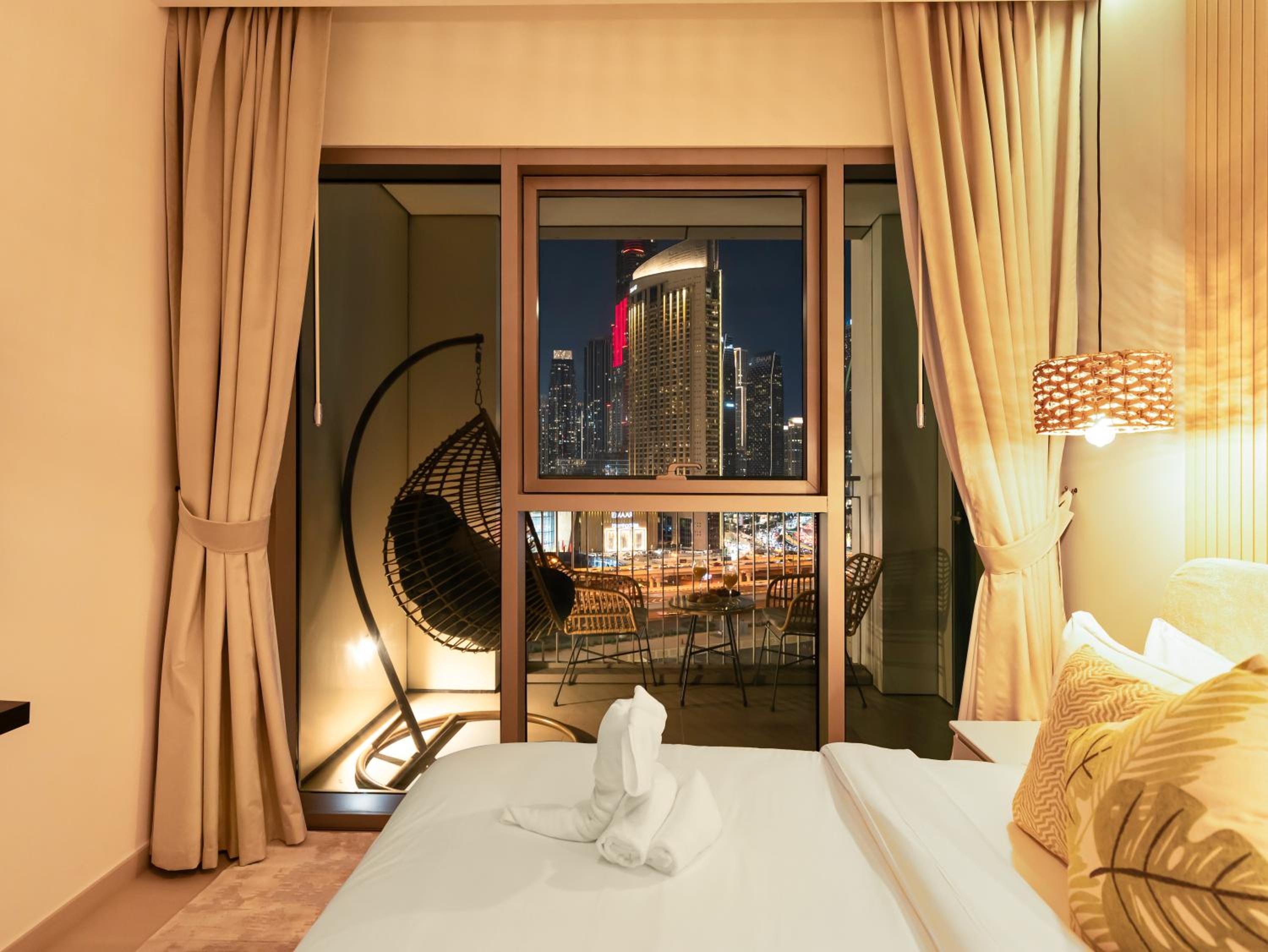 Royal Vista - Luxury 2BR Apartment at Downtown Views II - Downtown