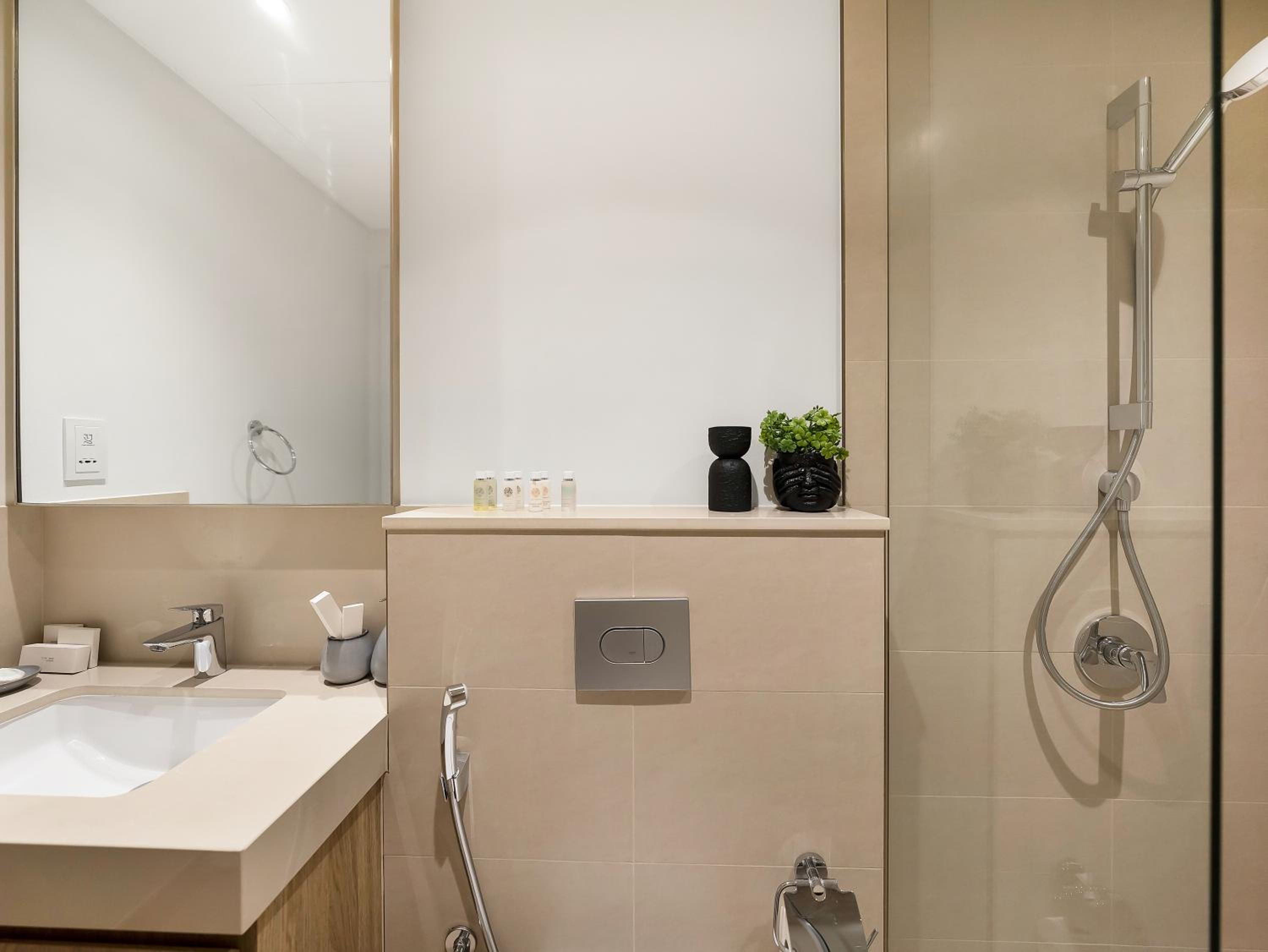 Royal Vista - Luxury 2BR Apartment at Downtown Views II - Downtown