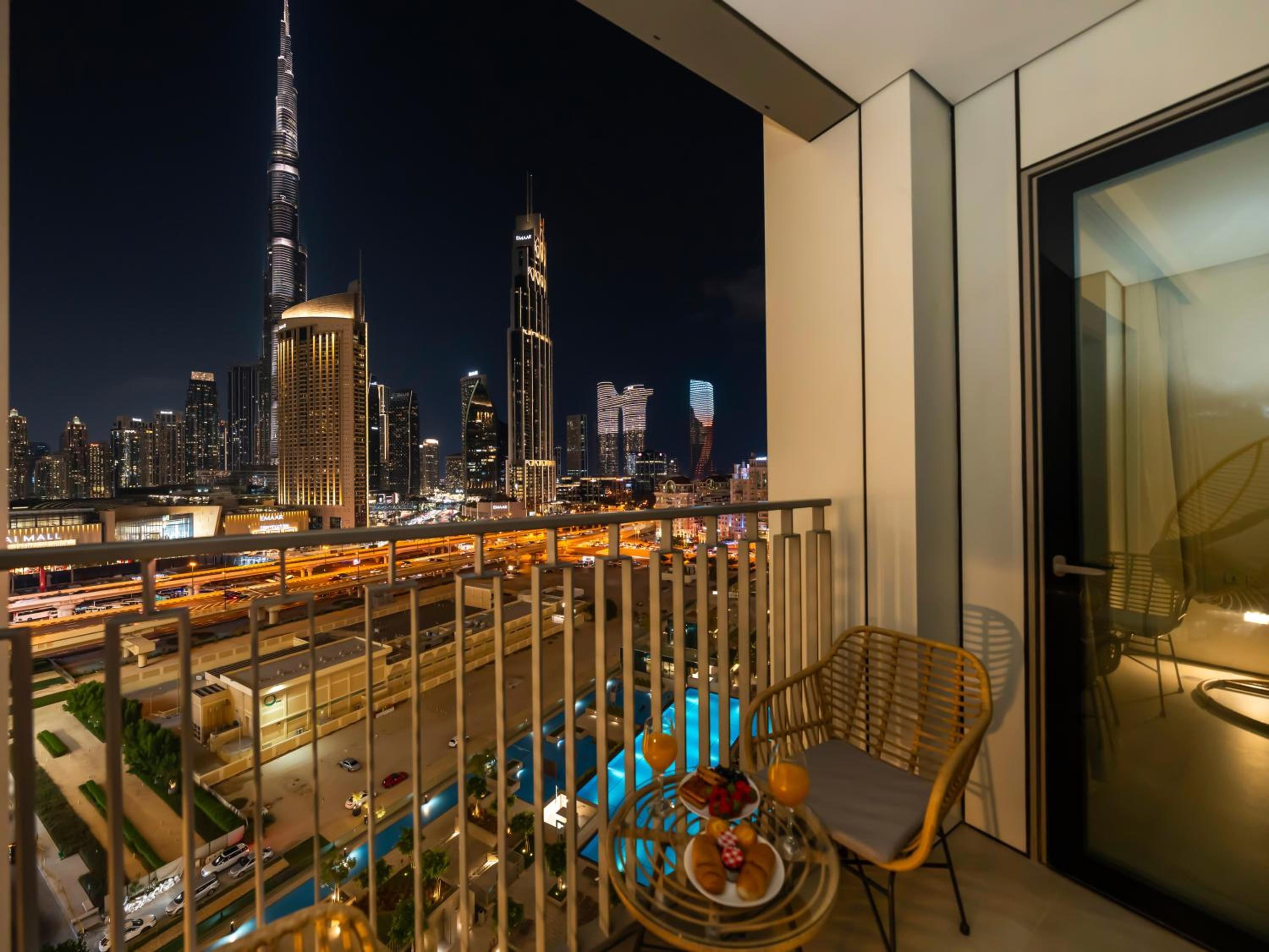 Royal Vista - Luxury 2BR Apartment at Downtown Views II - Downtown
