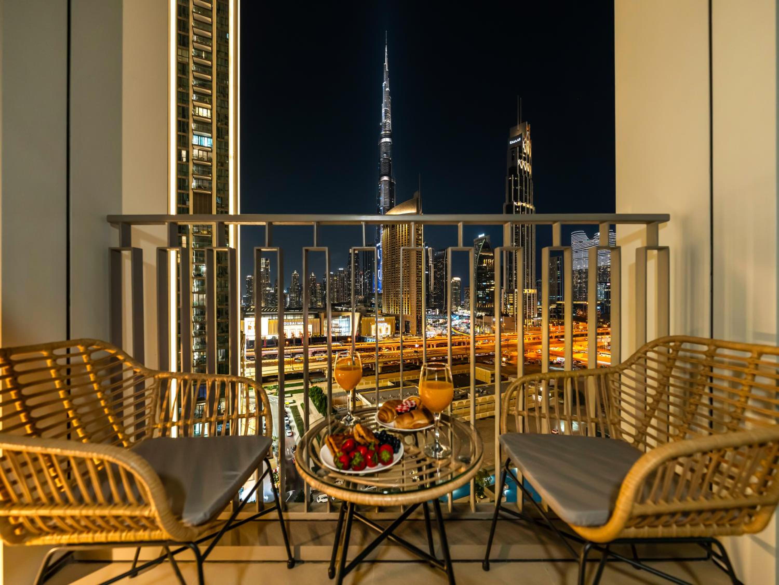 Royal Vista - Luxury 2BR Apartment at Downtown Views II - Downtown