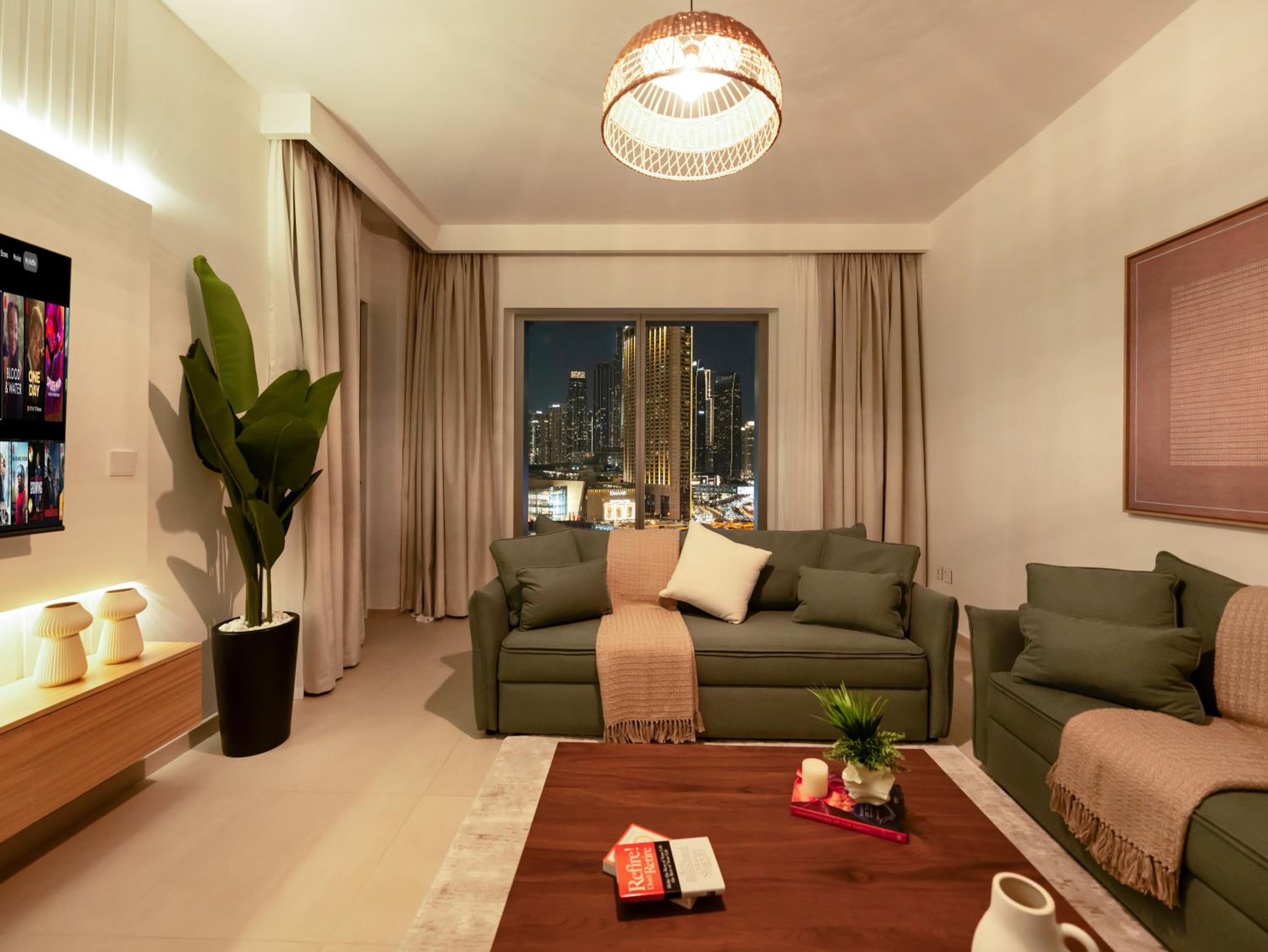 Royal Vista - Luxury 2BR Apartment at Downtown Views II - Downtown