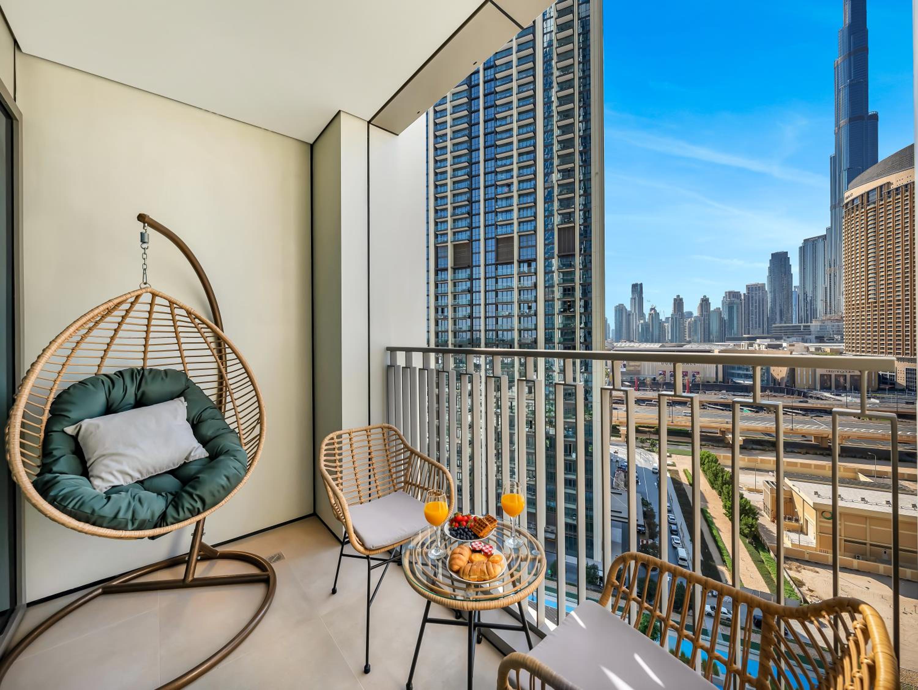 Royal Vista - Luxury 2BR Apartment at Downtown Views II - Downtown