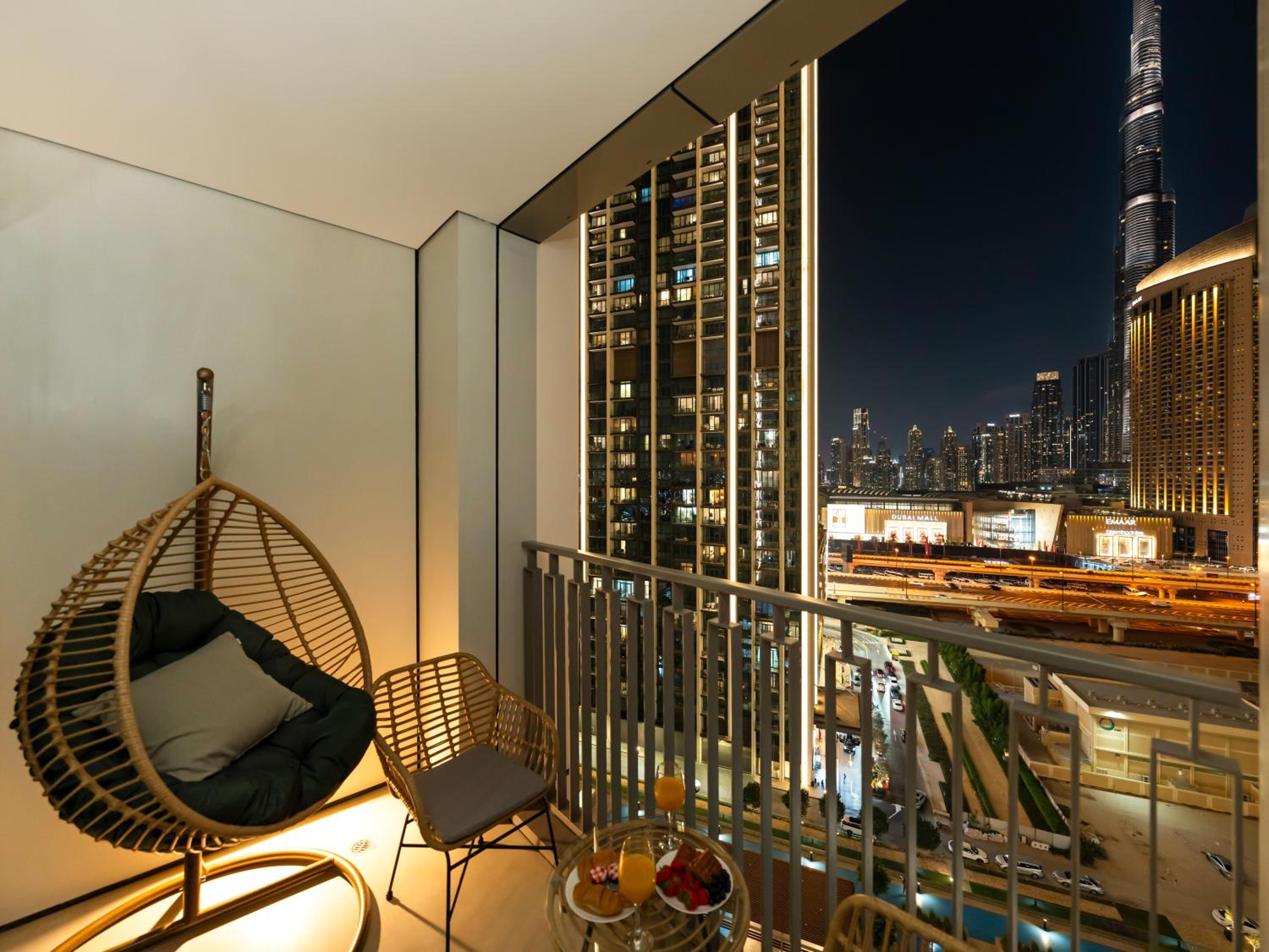 Royal Vista - Luxury 2BR Apartment at Downtown Views II - Downtown