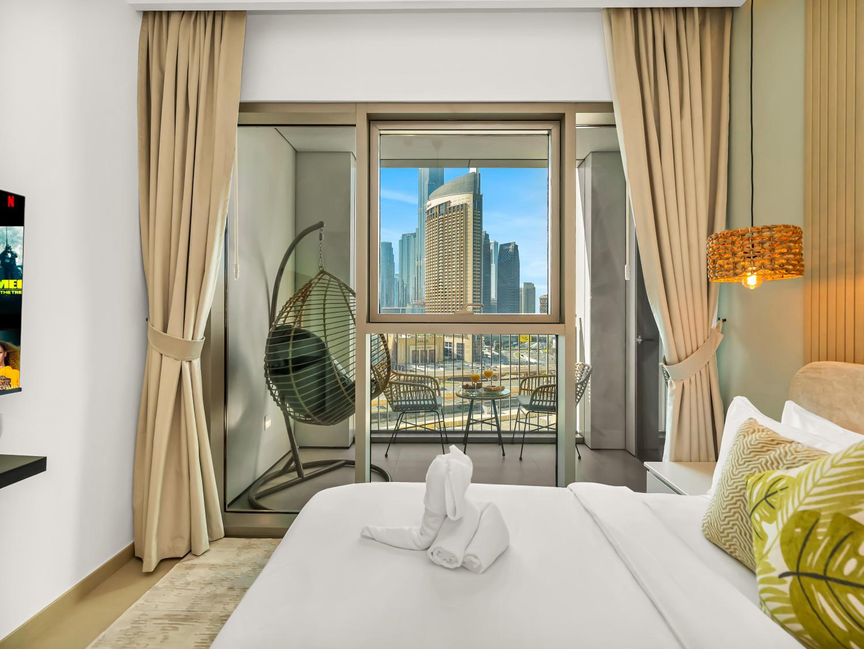 Royal Vista - Luxury 2BR Apartment at Downtown Views II - Downtown