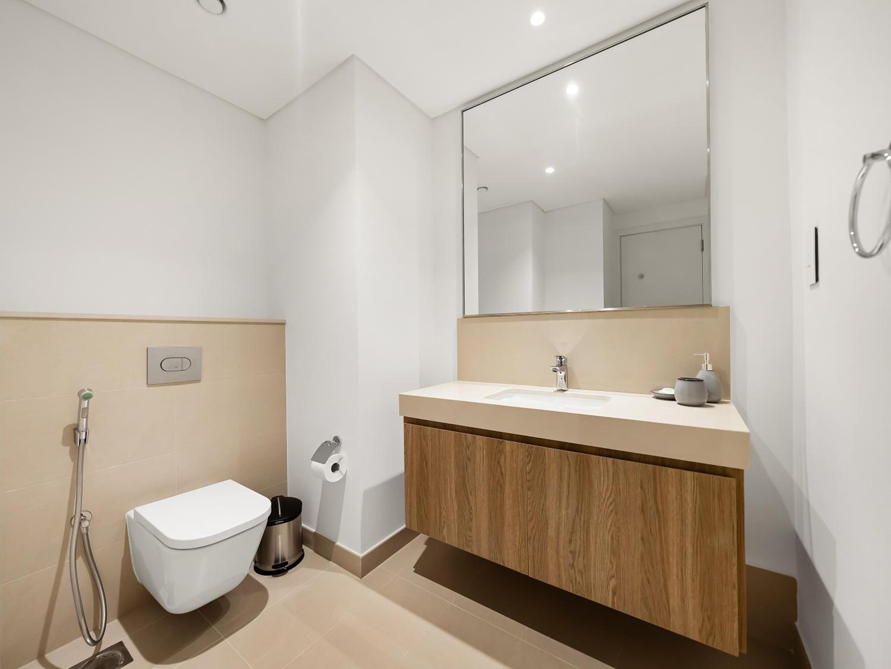 Royal Vista - Luxury 2BR Apartment at Downtown Views II - Downtown