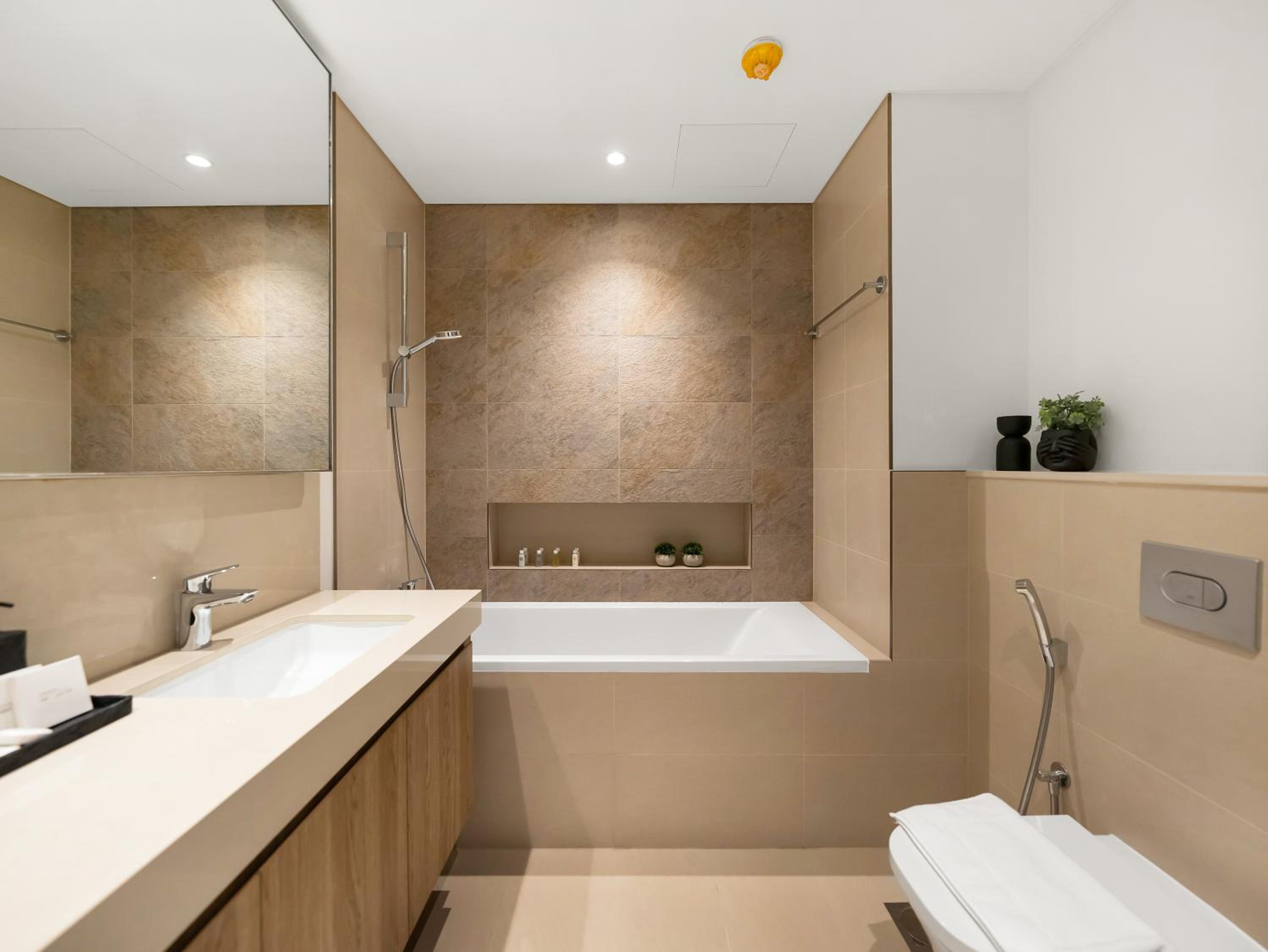 Royal Vista - Luxury 2BR Apartment at Downtown Views II - Downtown