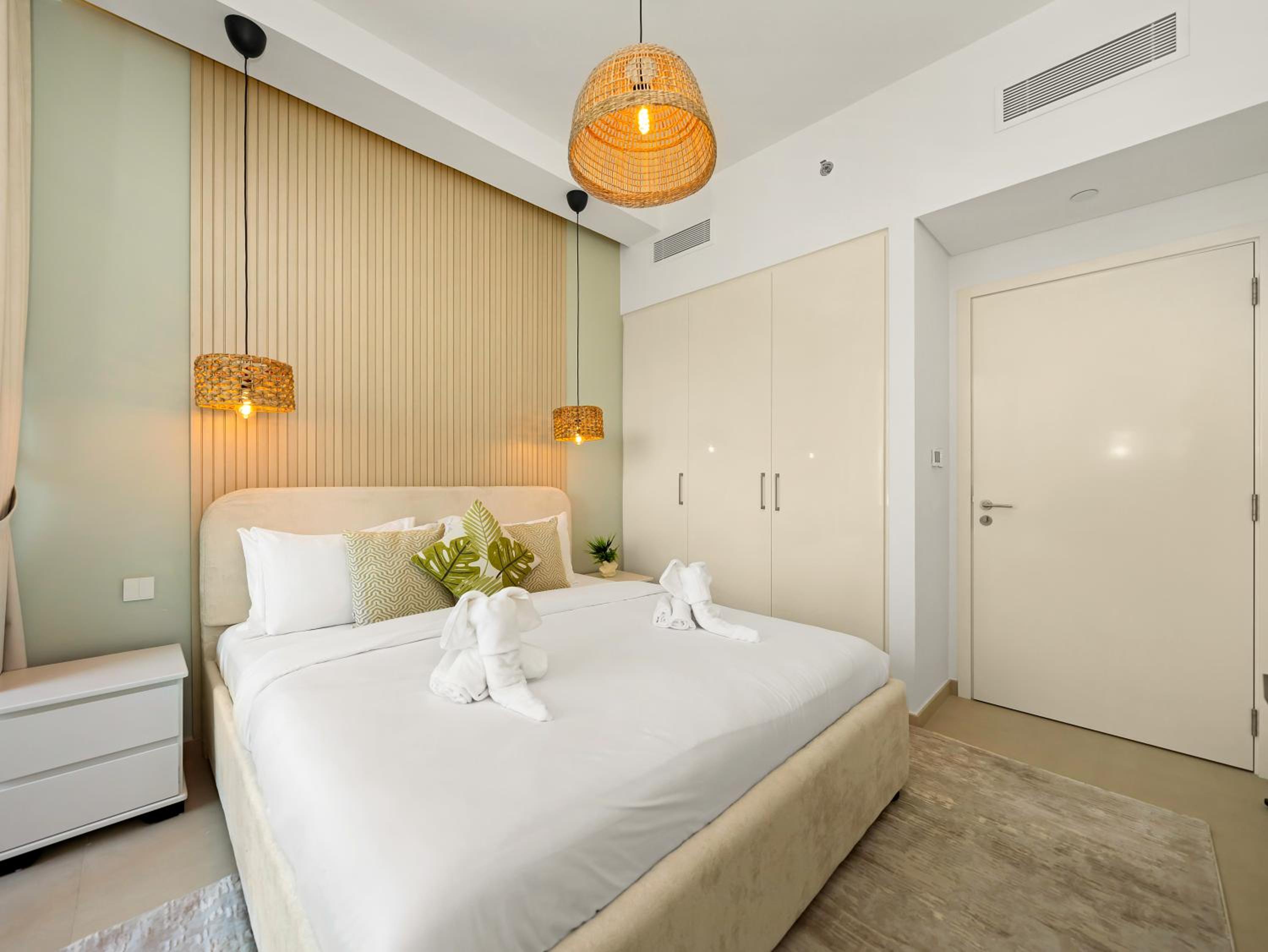 Royal Vista - Luxury 2BR Apartment at Downtown Views II - Downtown