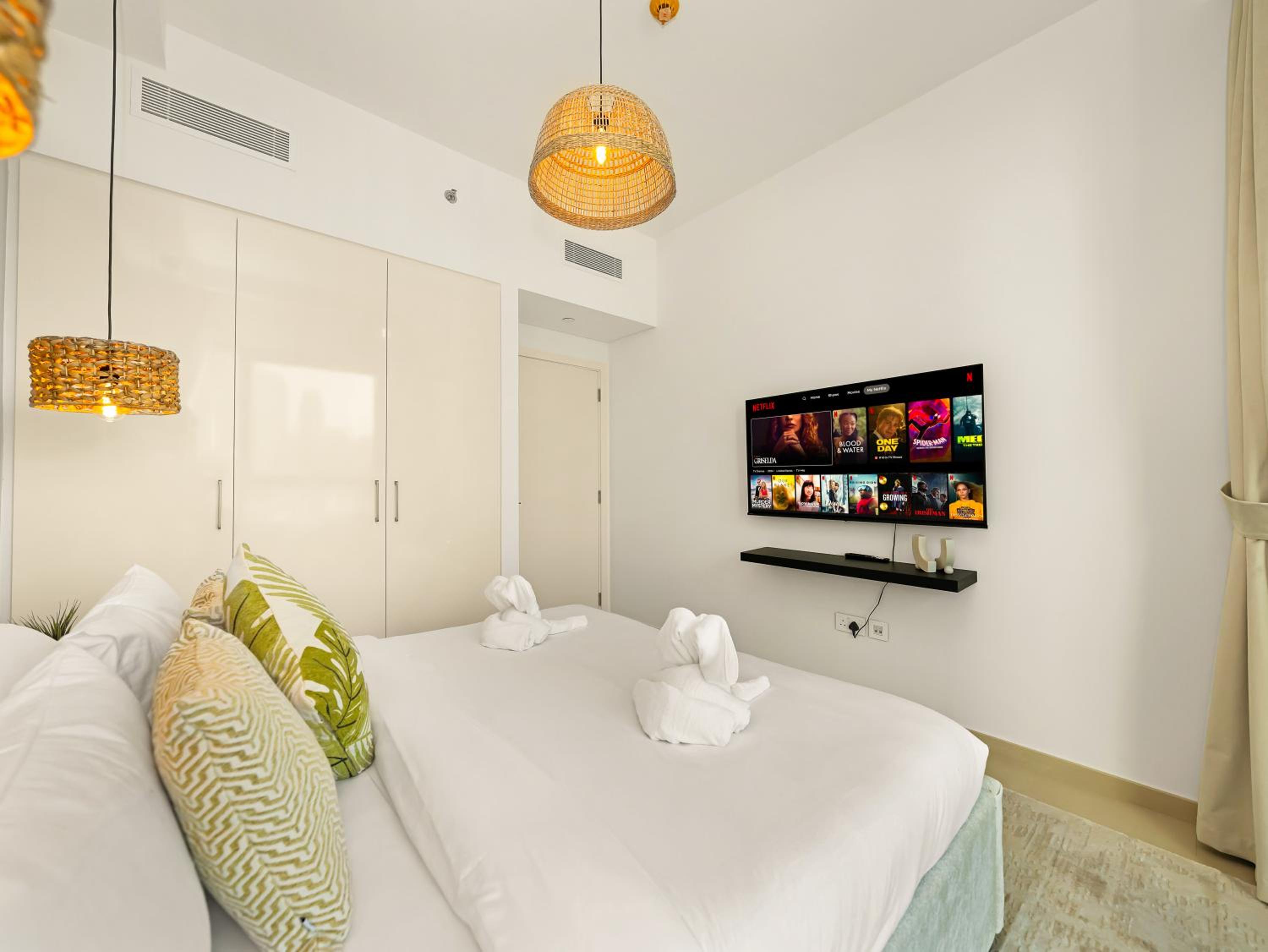 Royal Vista - Luxury 2BR Apartment at Downtown Views II - Downtown