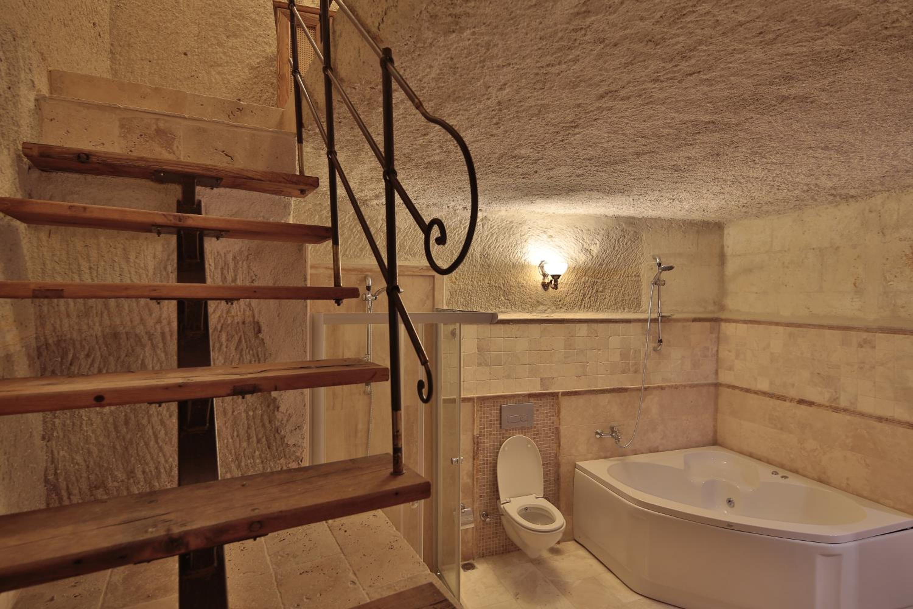 Harman Cave Hotel - Image 68