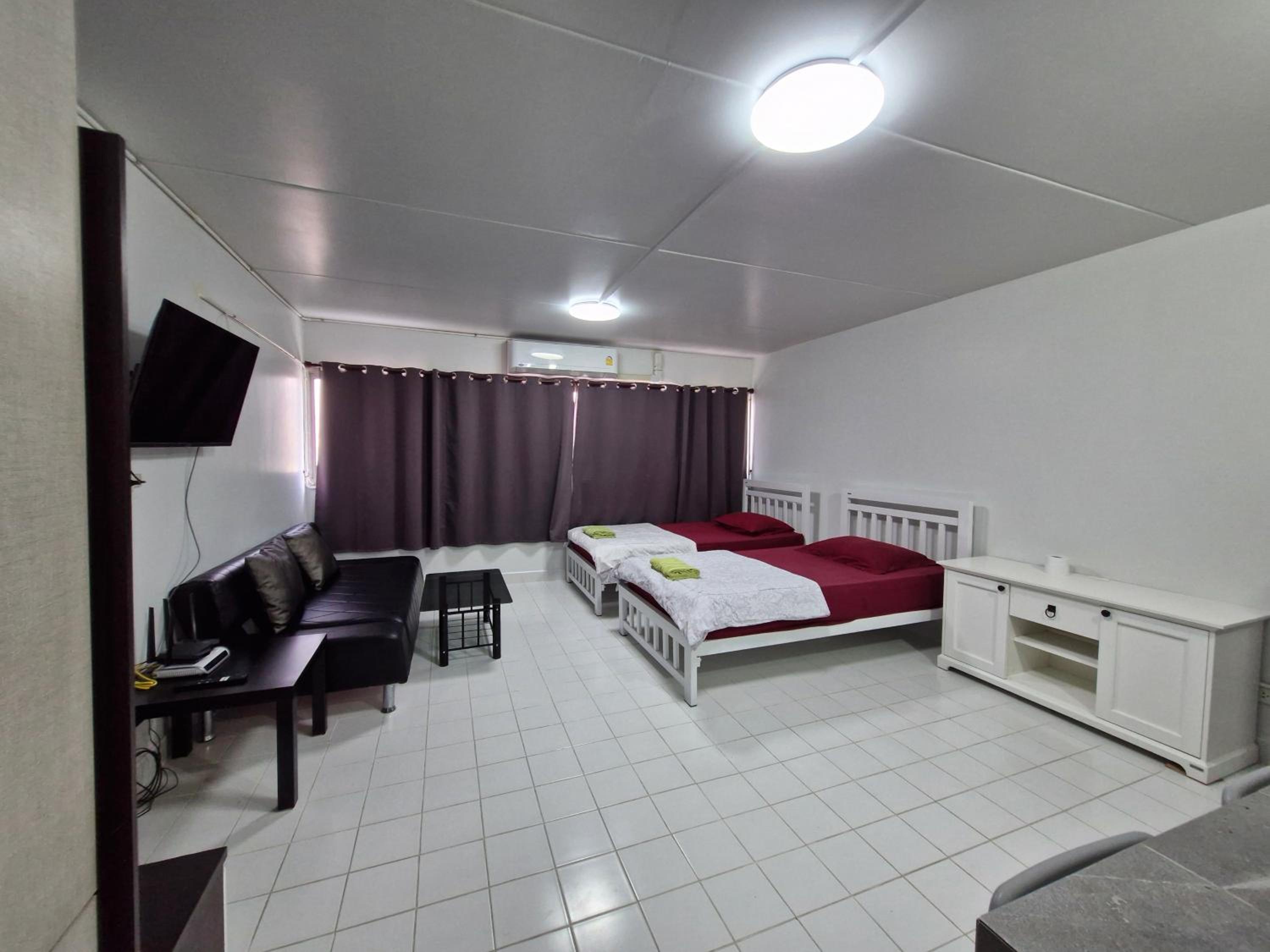 Large Room - Daily Rental Muang Thong Thani Ruensittrang, Nonthaburi - 2