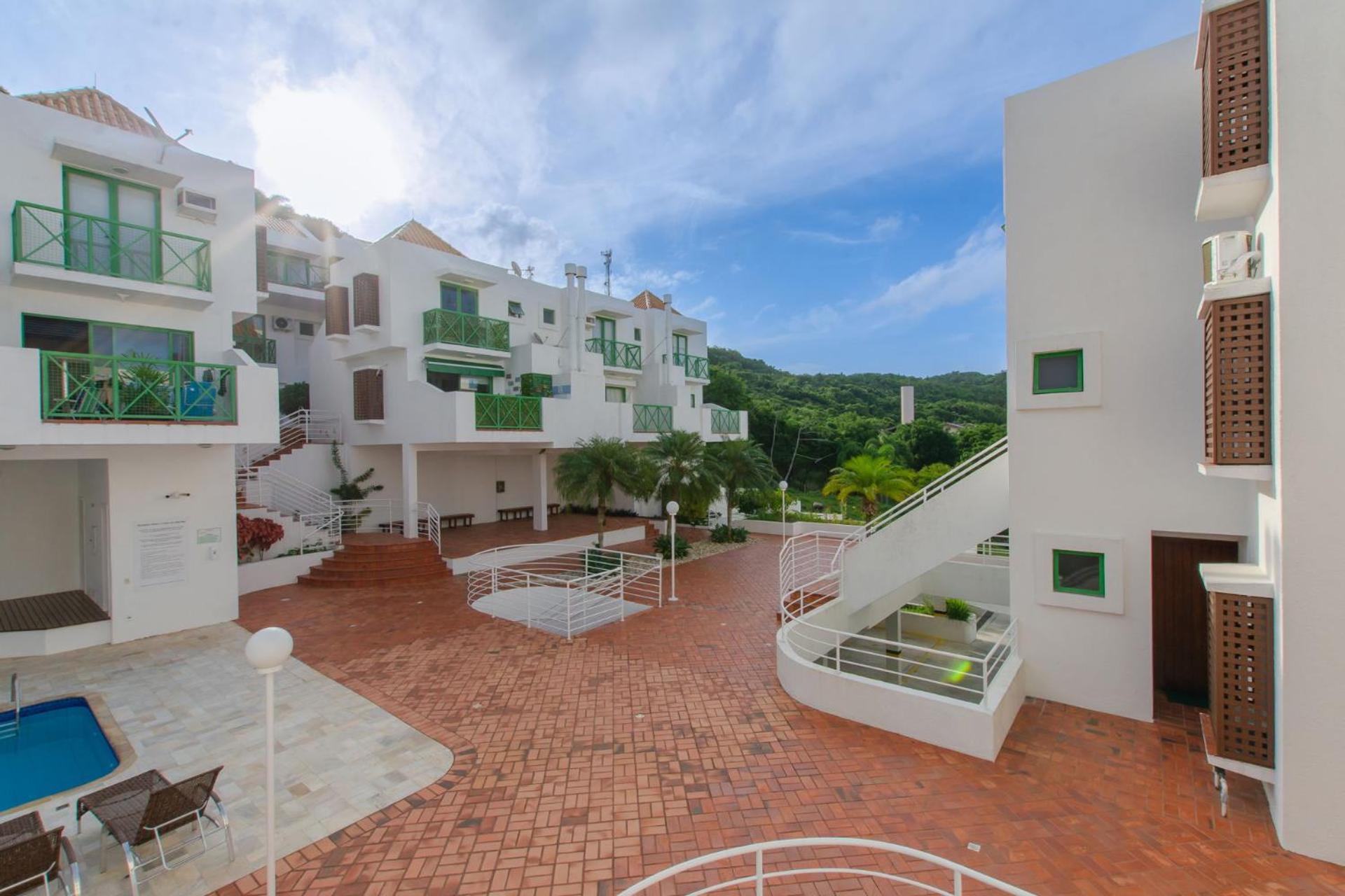 Triplex com Piscina a 450m da Praia DZ0633