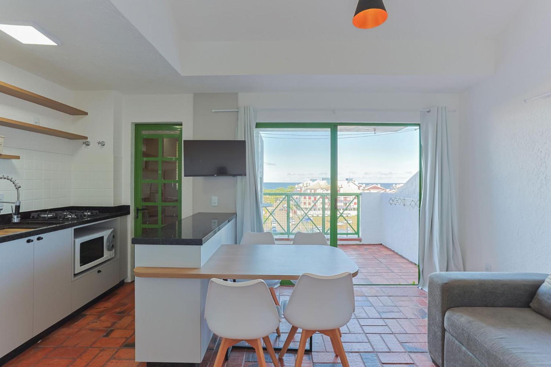 Triplex com Piscina a 450m da Praia DZ0633
