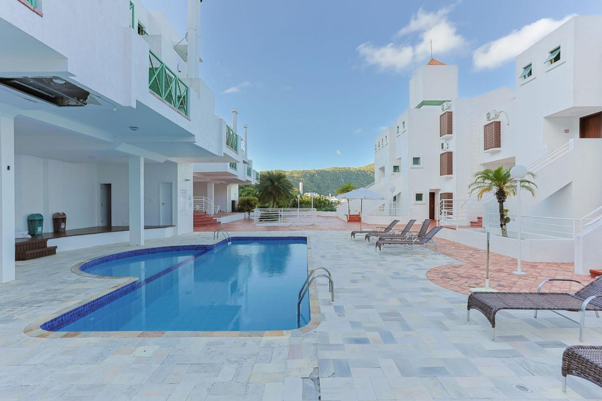 Triplex com Piscina a 450m da Praia DZ0633