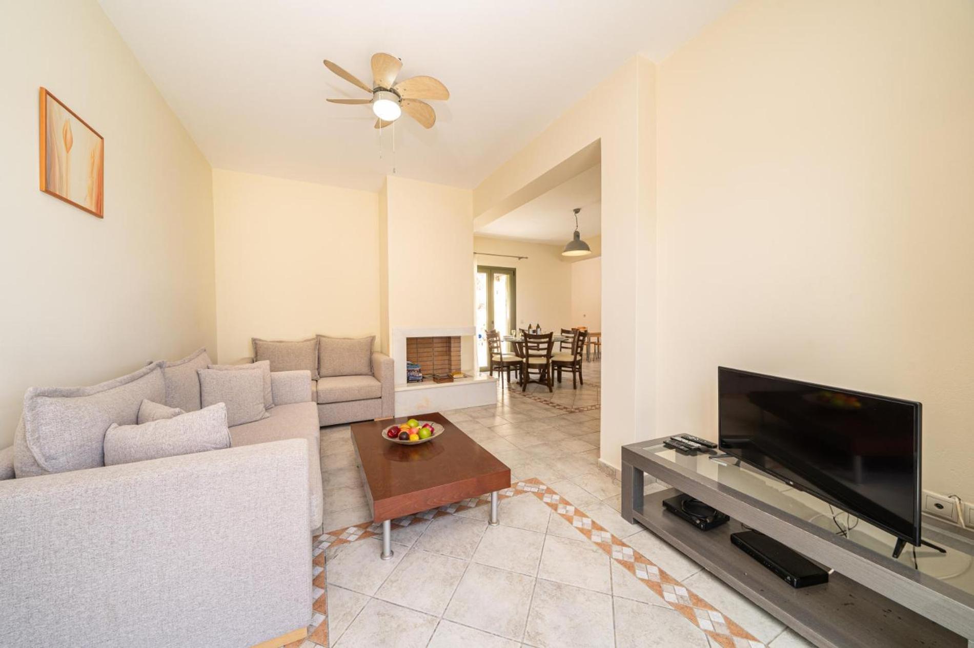 Villa Dinos with swimming pool