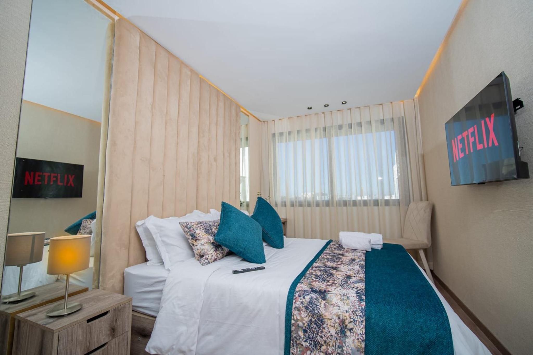 Beautiful new studio with a Seaview 8