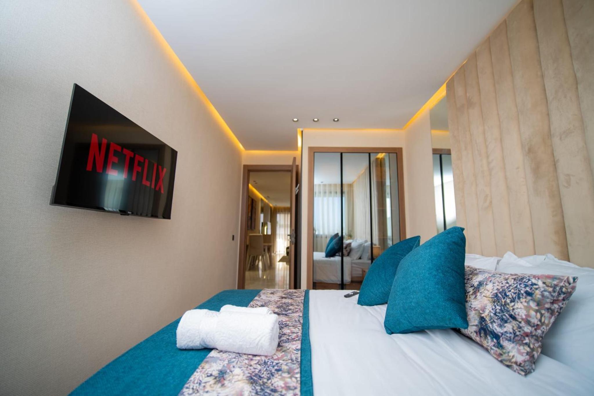 Beautiful new studio with a Seaview 8