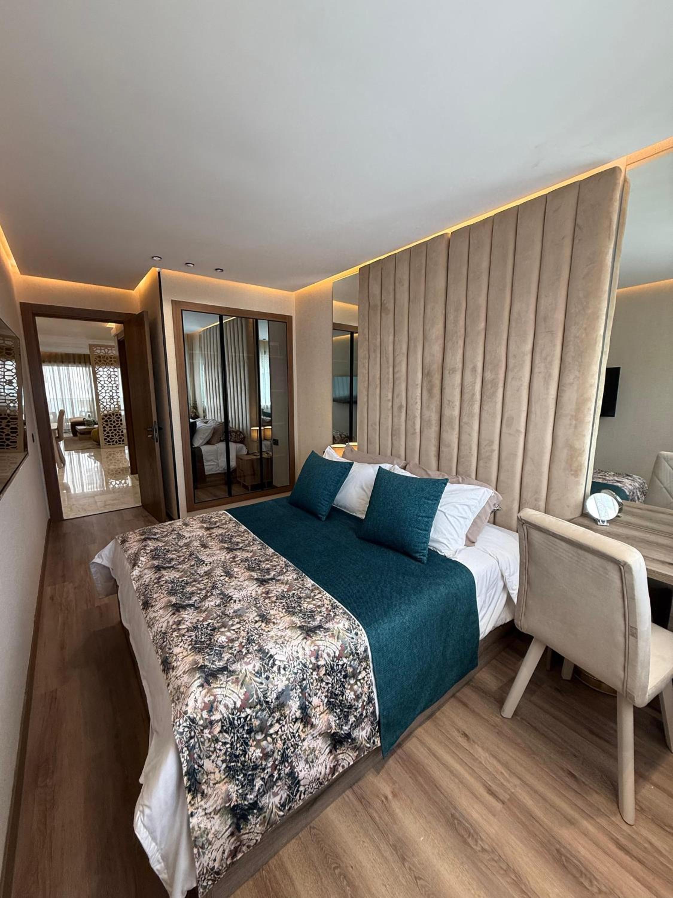 Beautiful new studio with a Seaview 8