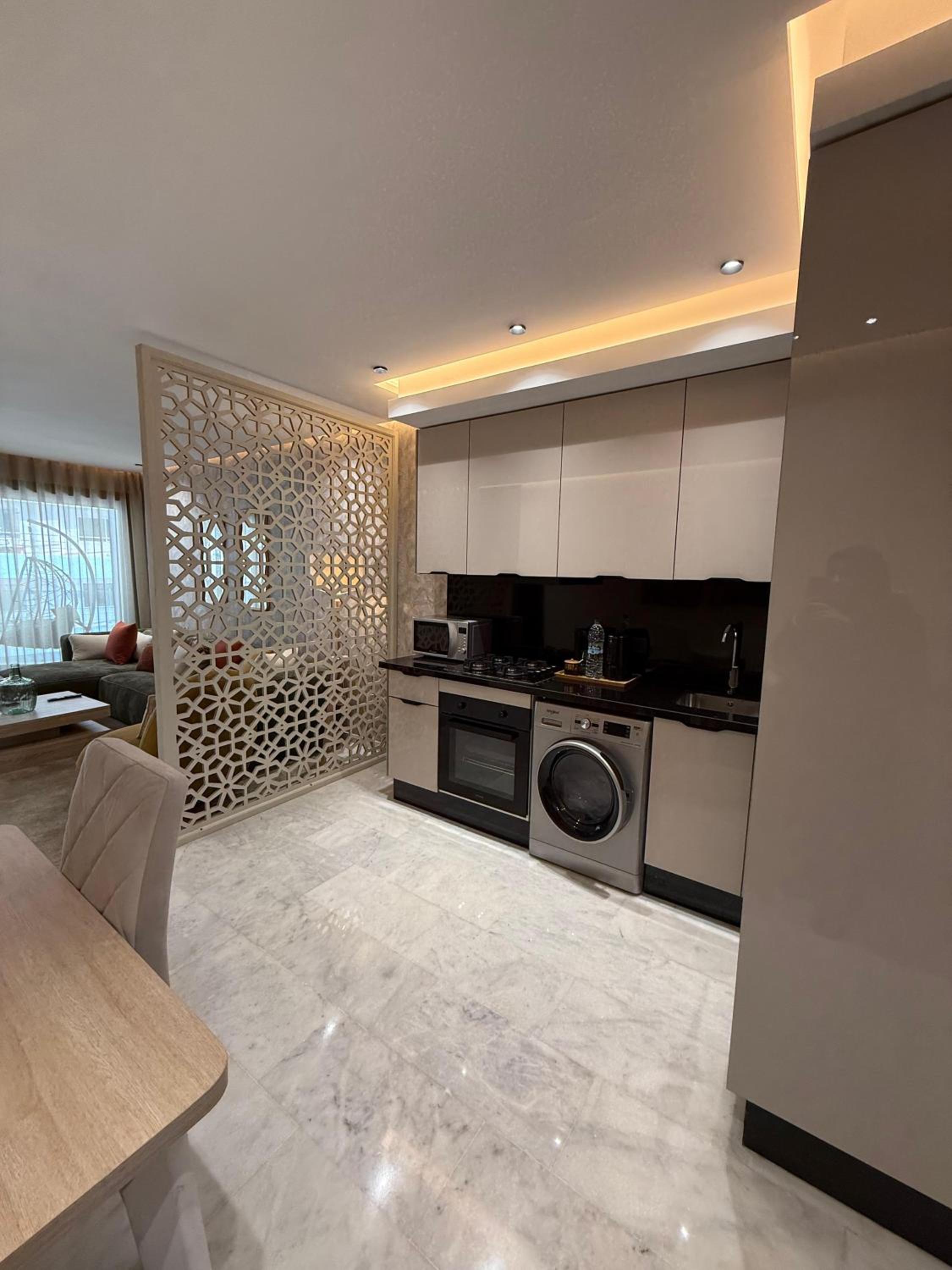 Beautiful new studio with a Seaview 8