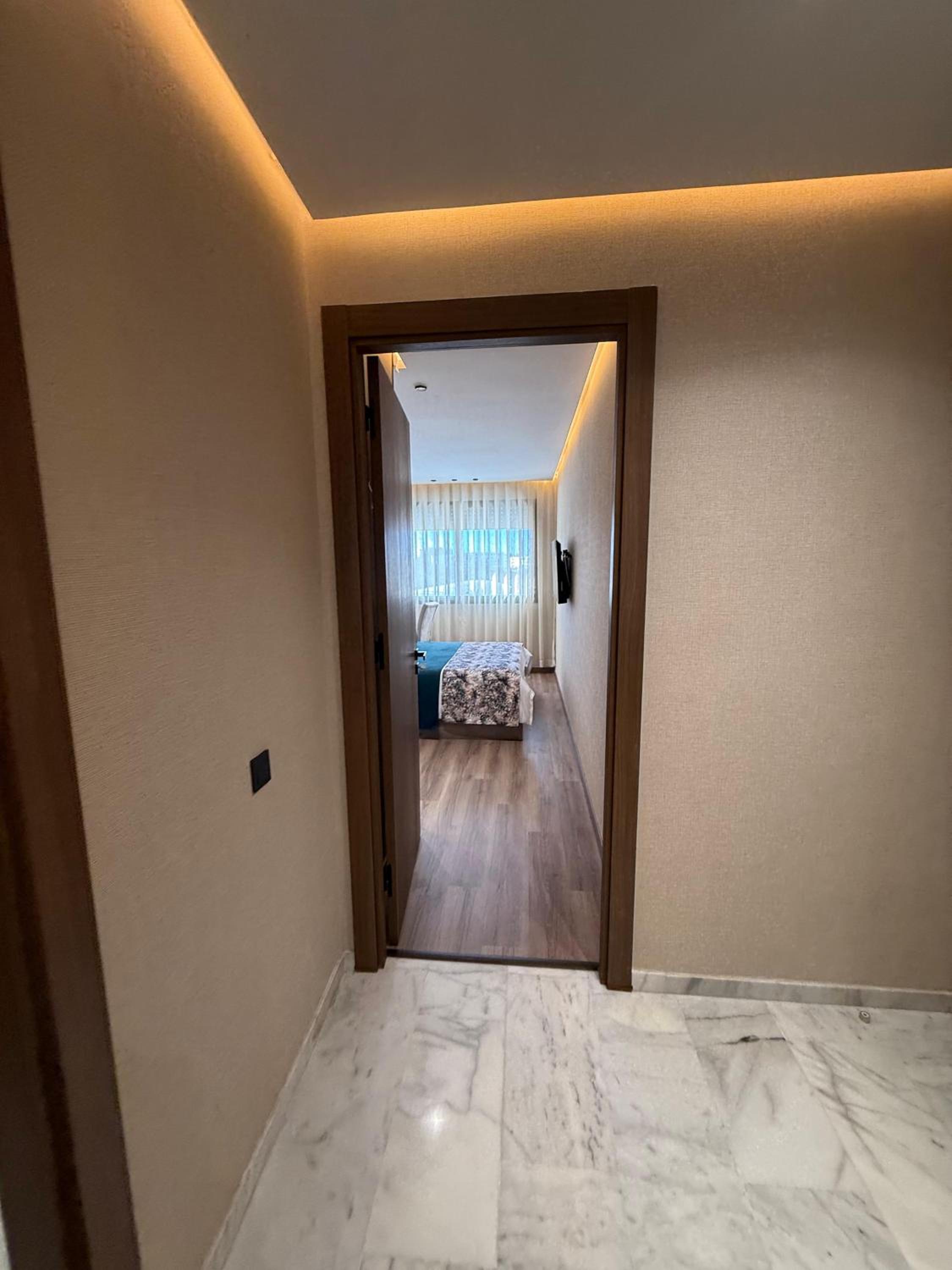 Beautiful new studio with a Seaview 8