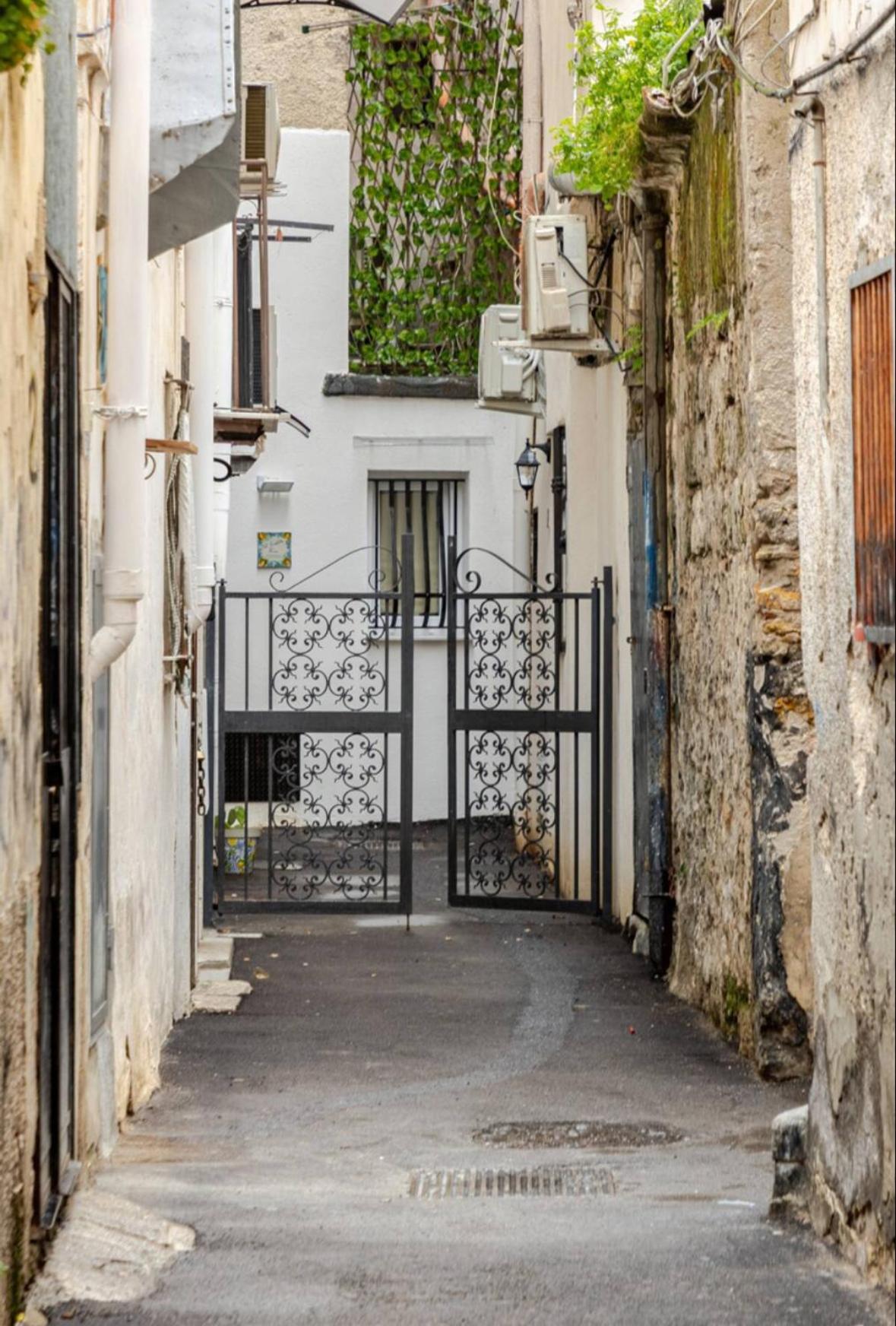 Sicily Bed' House