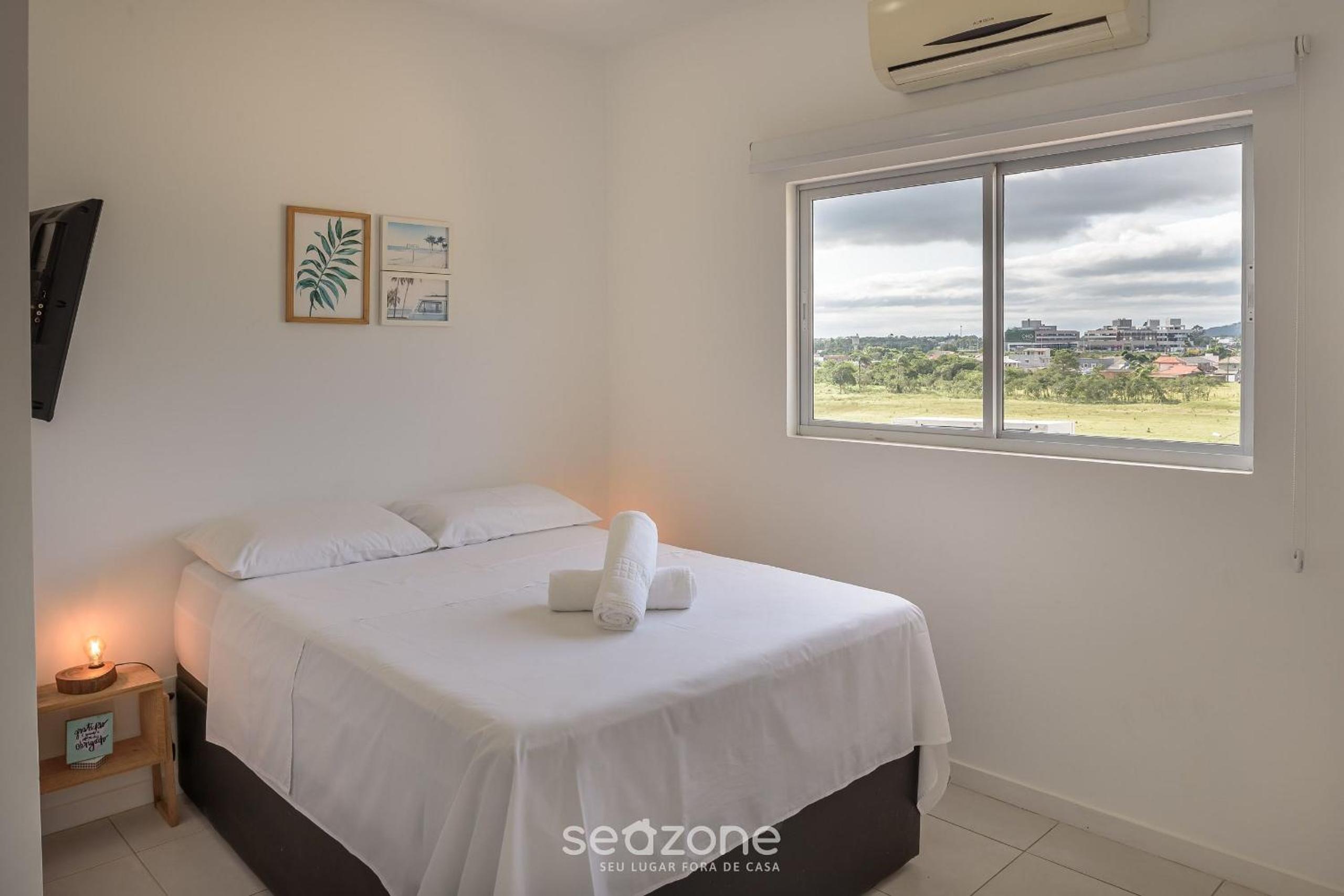 Apt w/Rooftop Near the Beach in Floripa - CRI0301