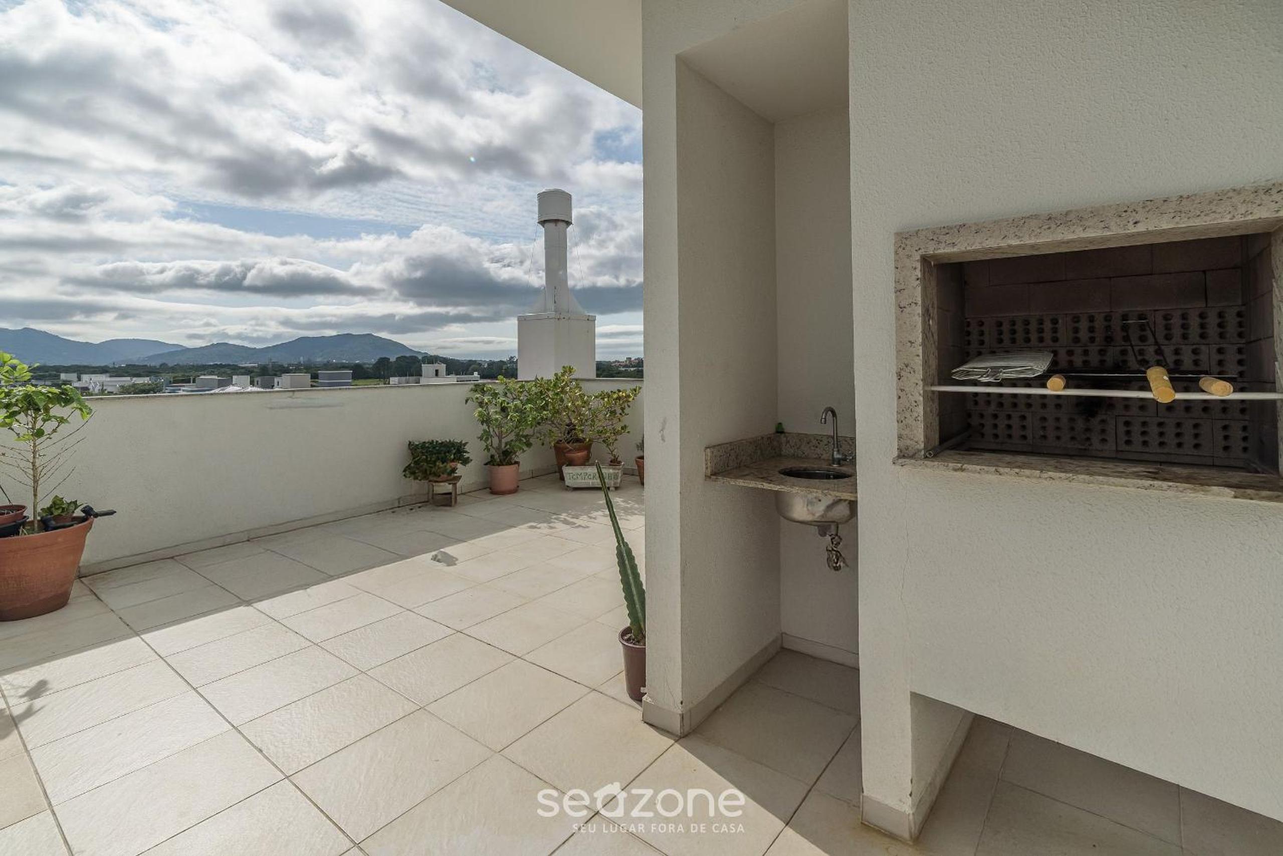Apt w/Rooftop Near the Beach in Floripa - CRI0301