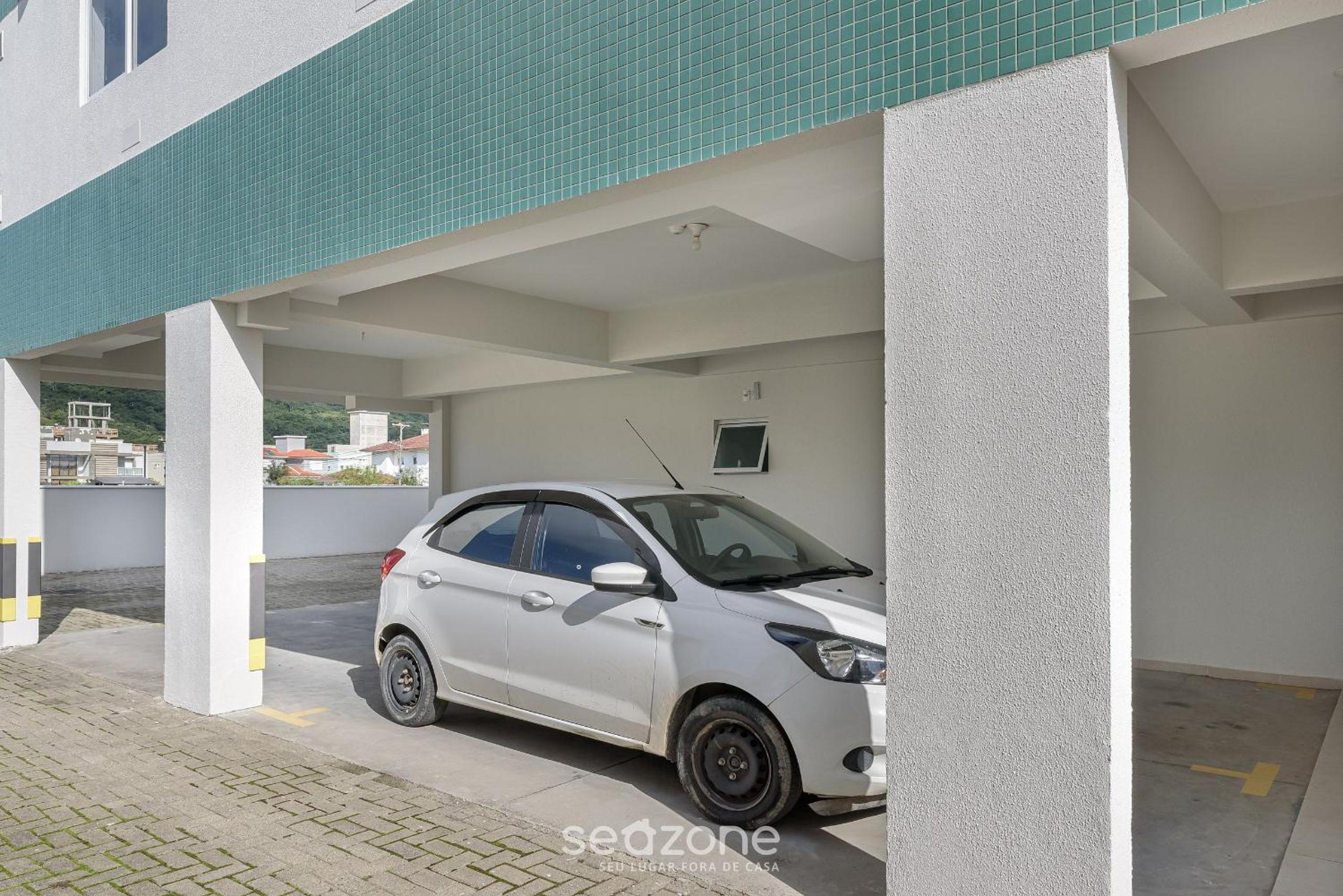 Apt w/Rooftop Near the Beach in Floripa - CRI0301
