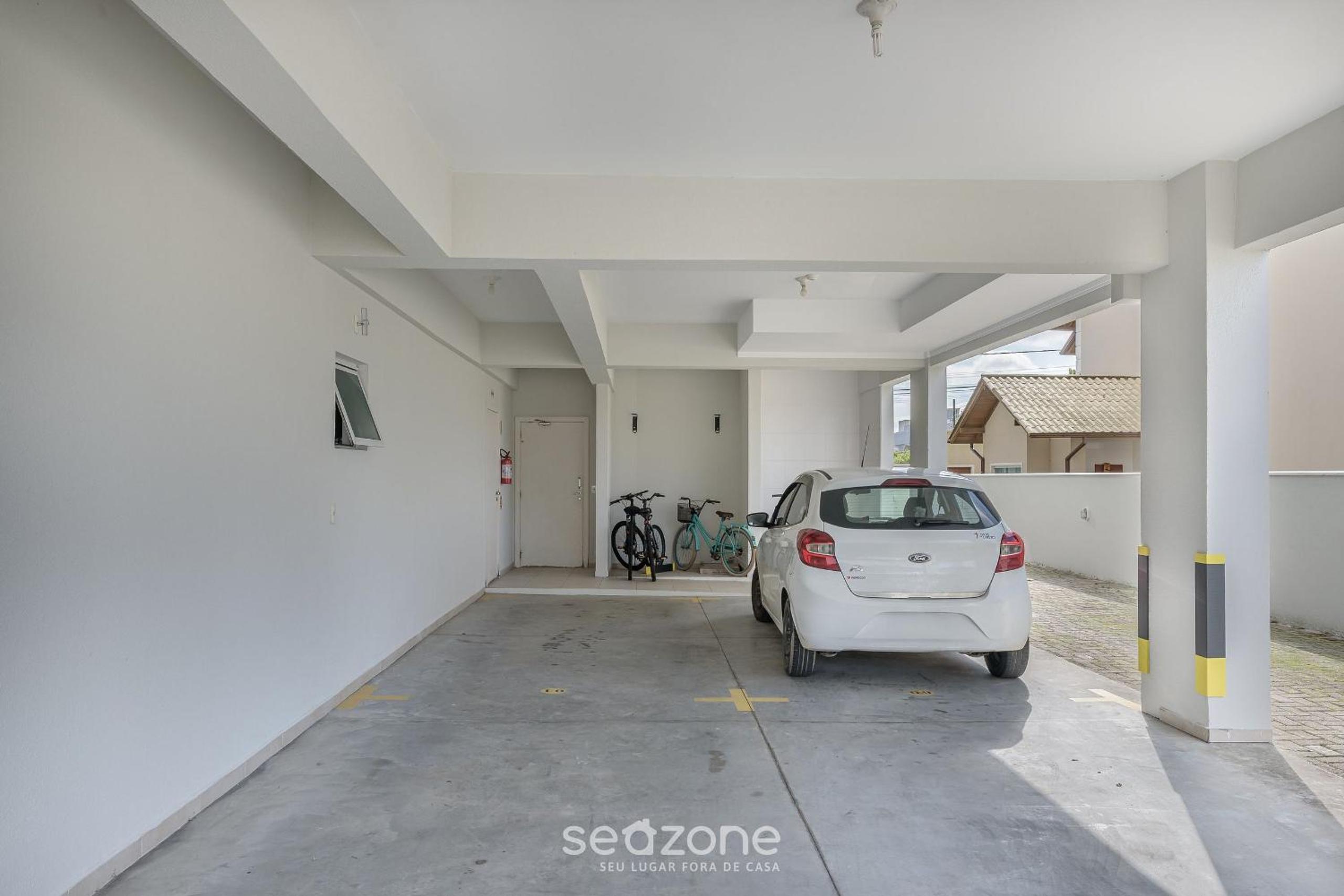 Apt w/Rooftop Near the Beach in Floripa - CRI0301
