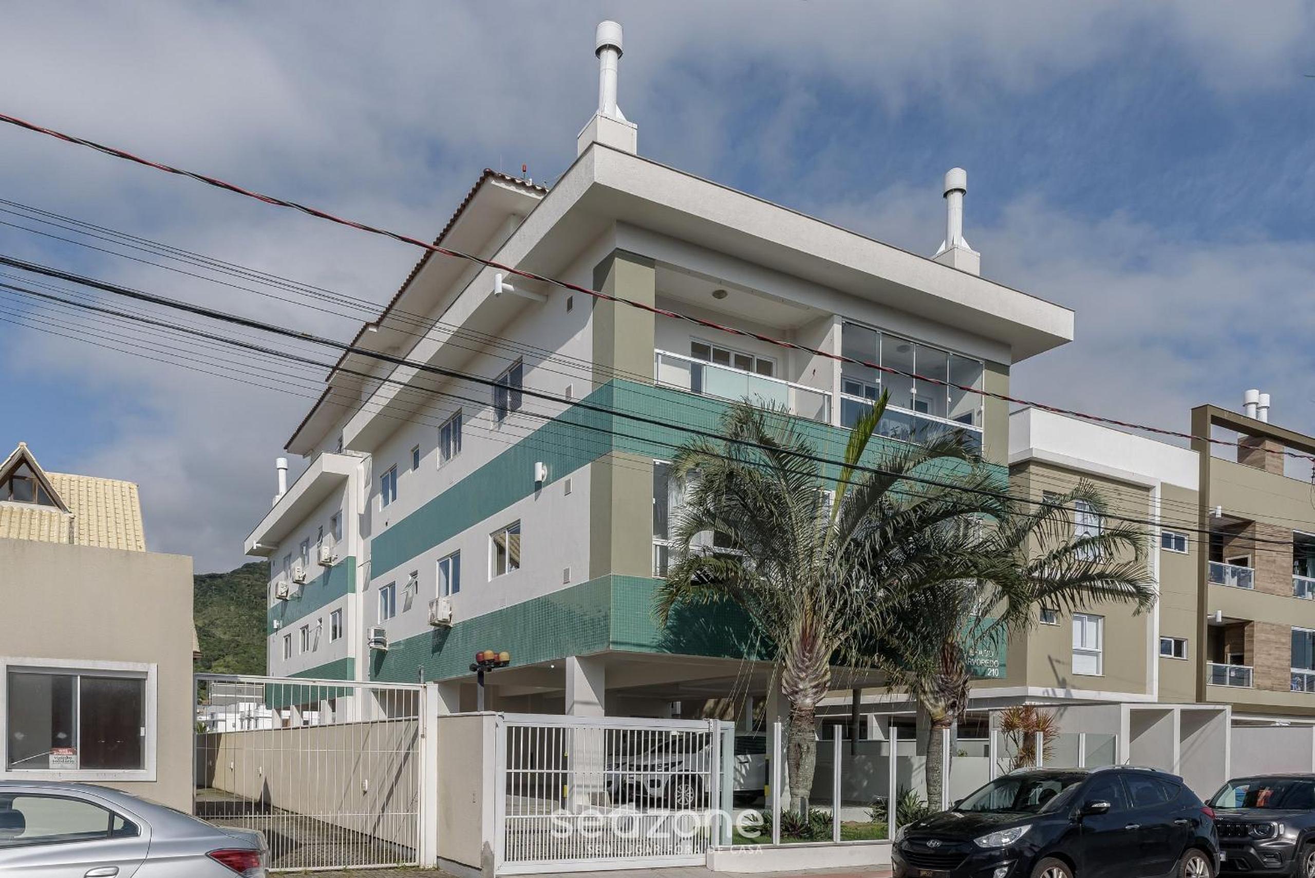 Apt w/Rooftop Near the Beach in Floripa - CRI0301