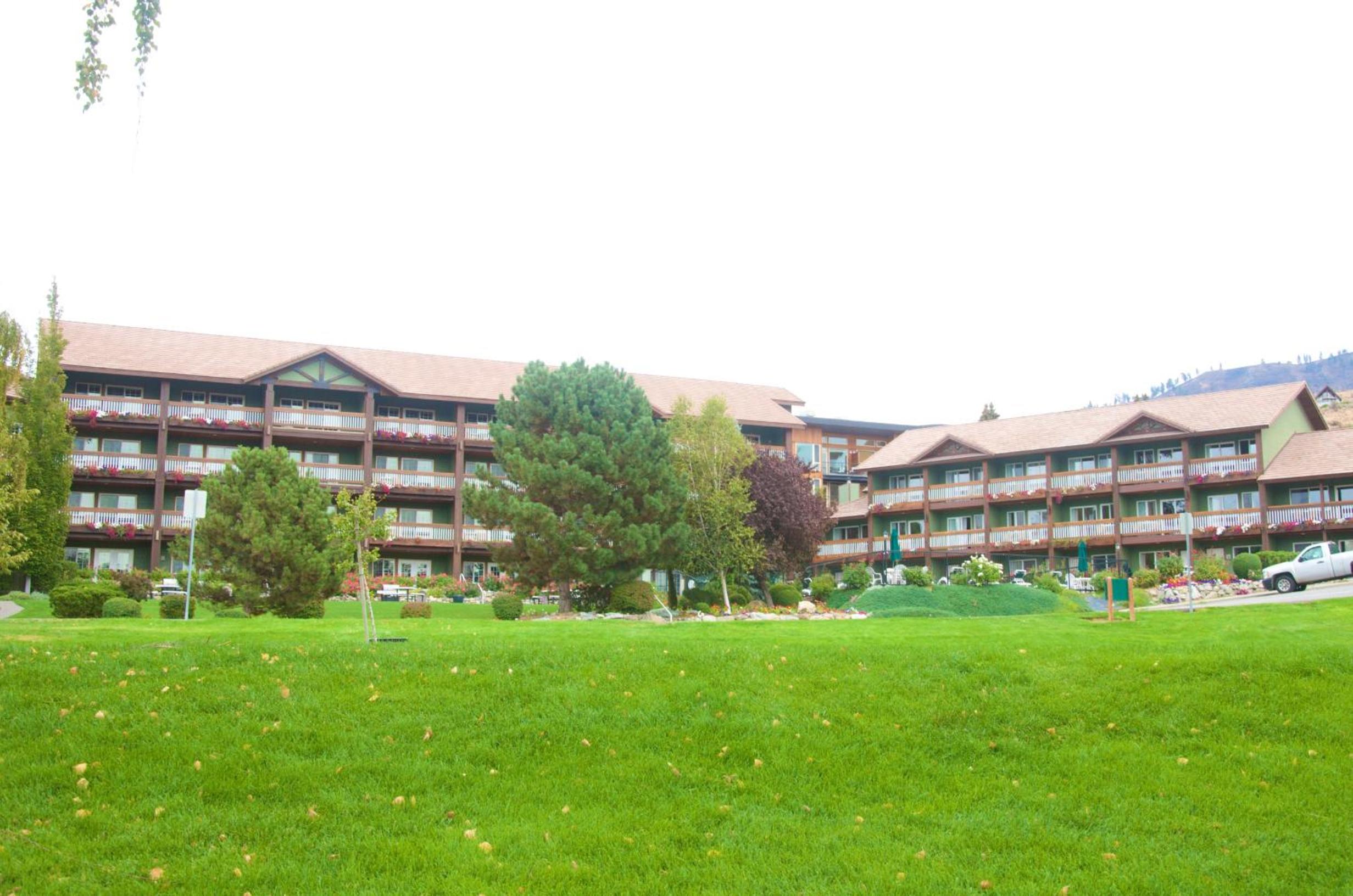 Lakeside Lodge and Suites