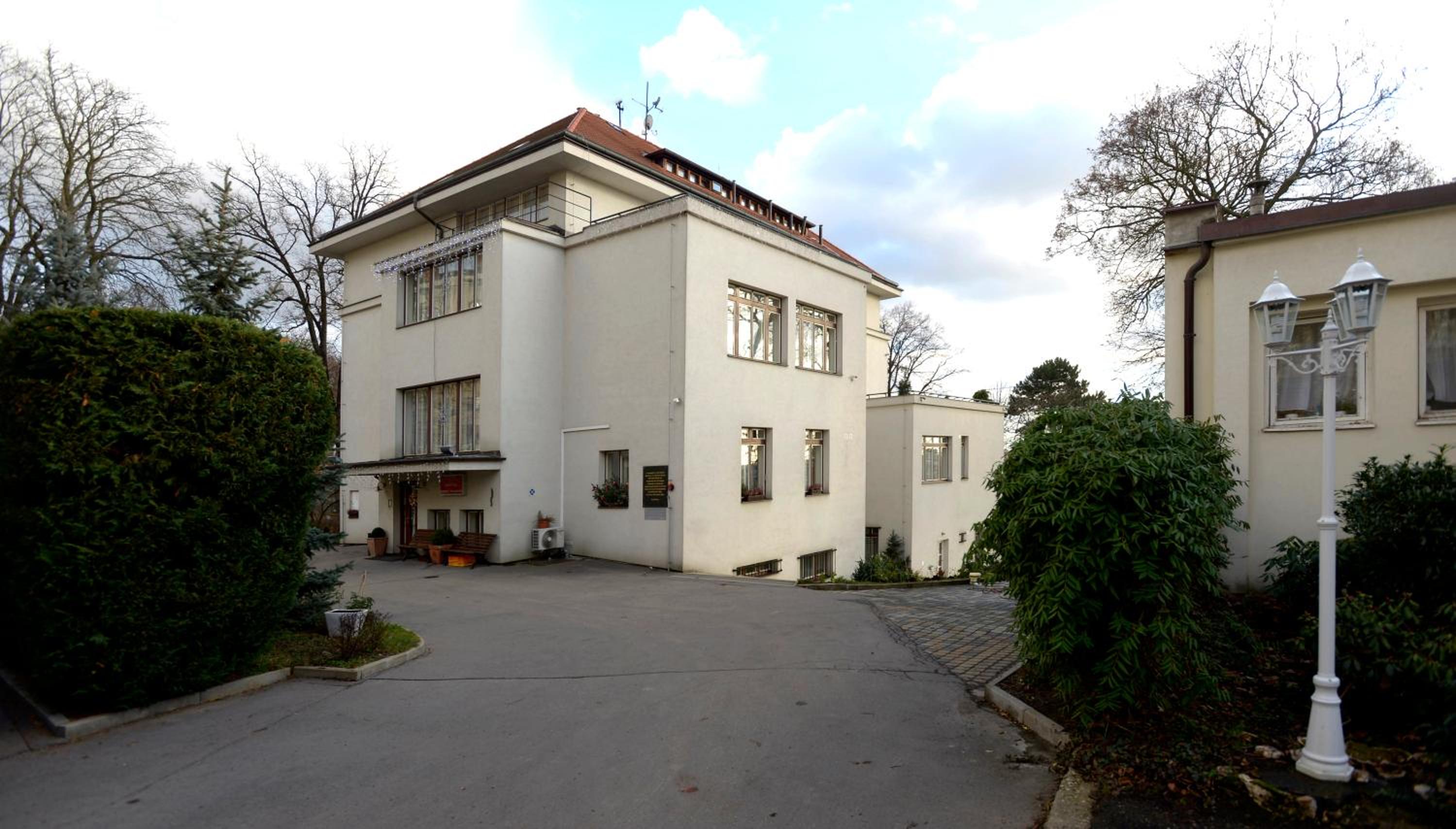 Residence Dykova - former Pension Jana, Domov Mládeže