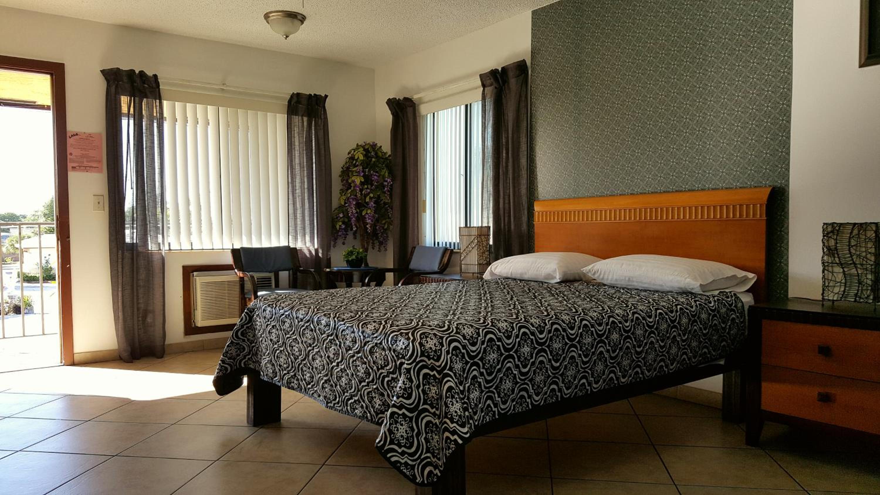 Lago Motor Inn view 5