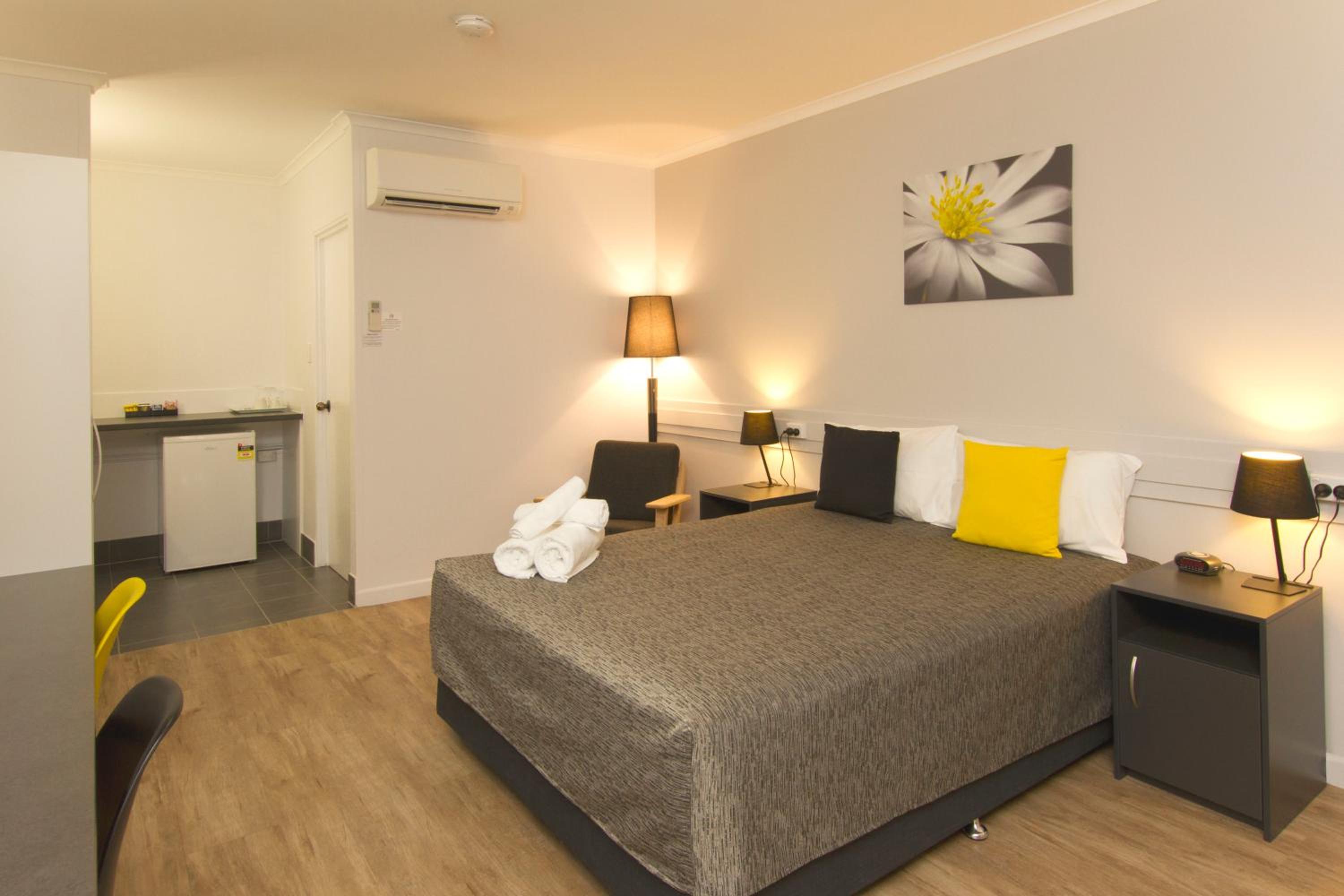 Glenmore Palms Motel