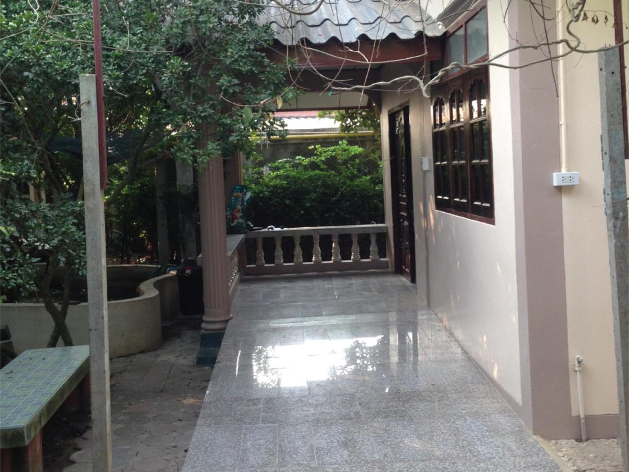 Damnoen Care Resort