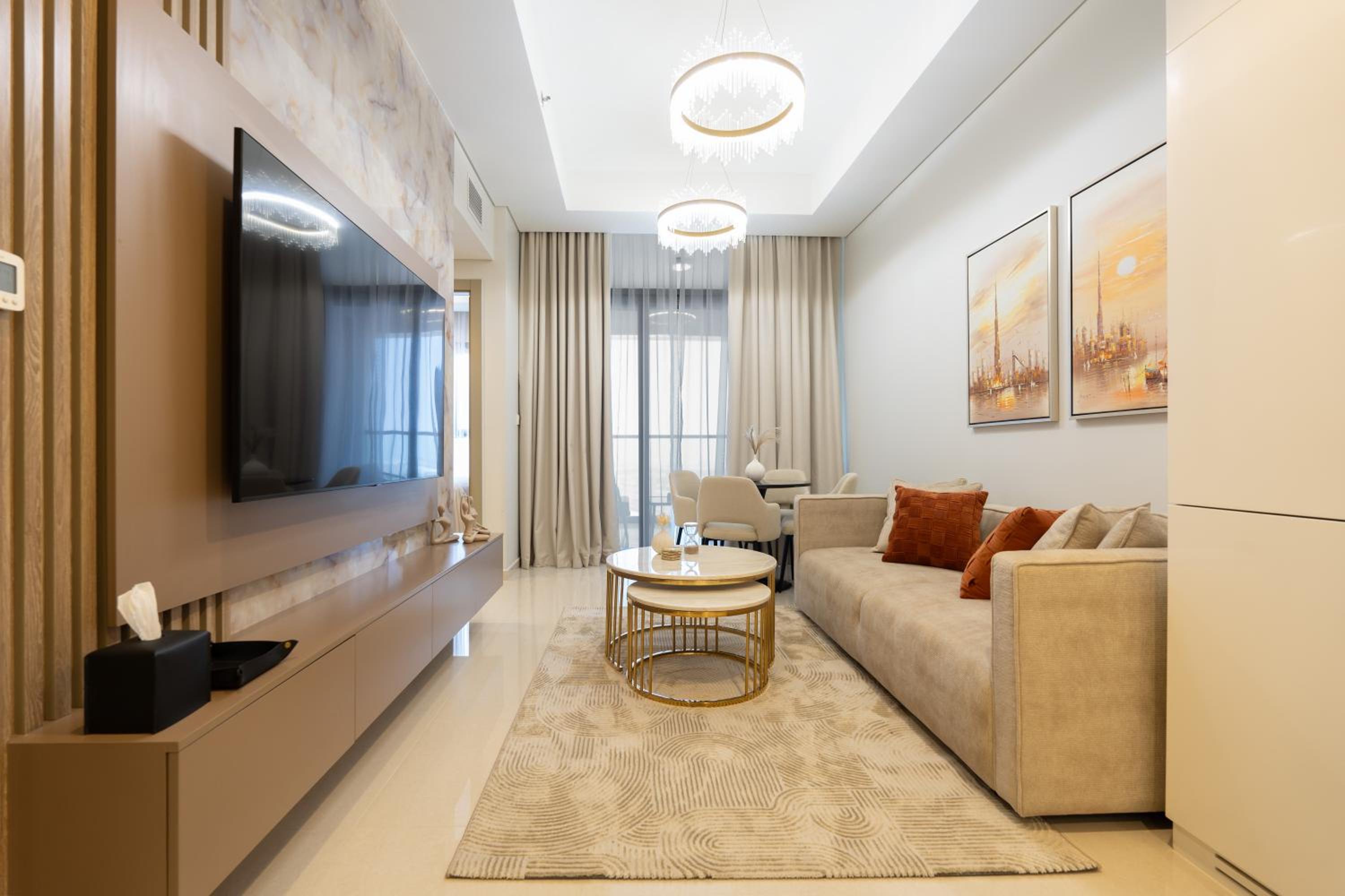 Keyrock Living - Dubai Oasis with Balcony Views