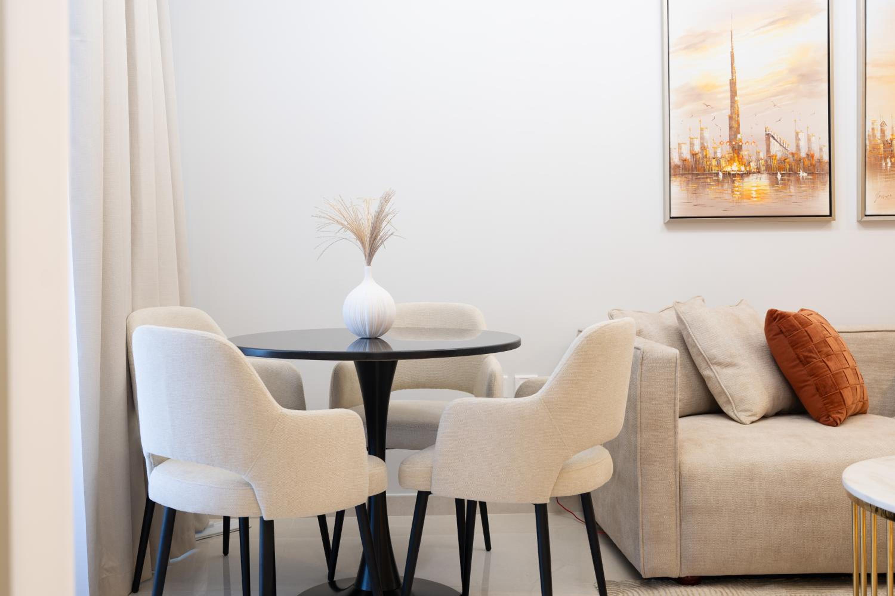 Keyrock Living - Dubai Oasis with Balcony Views