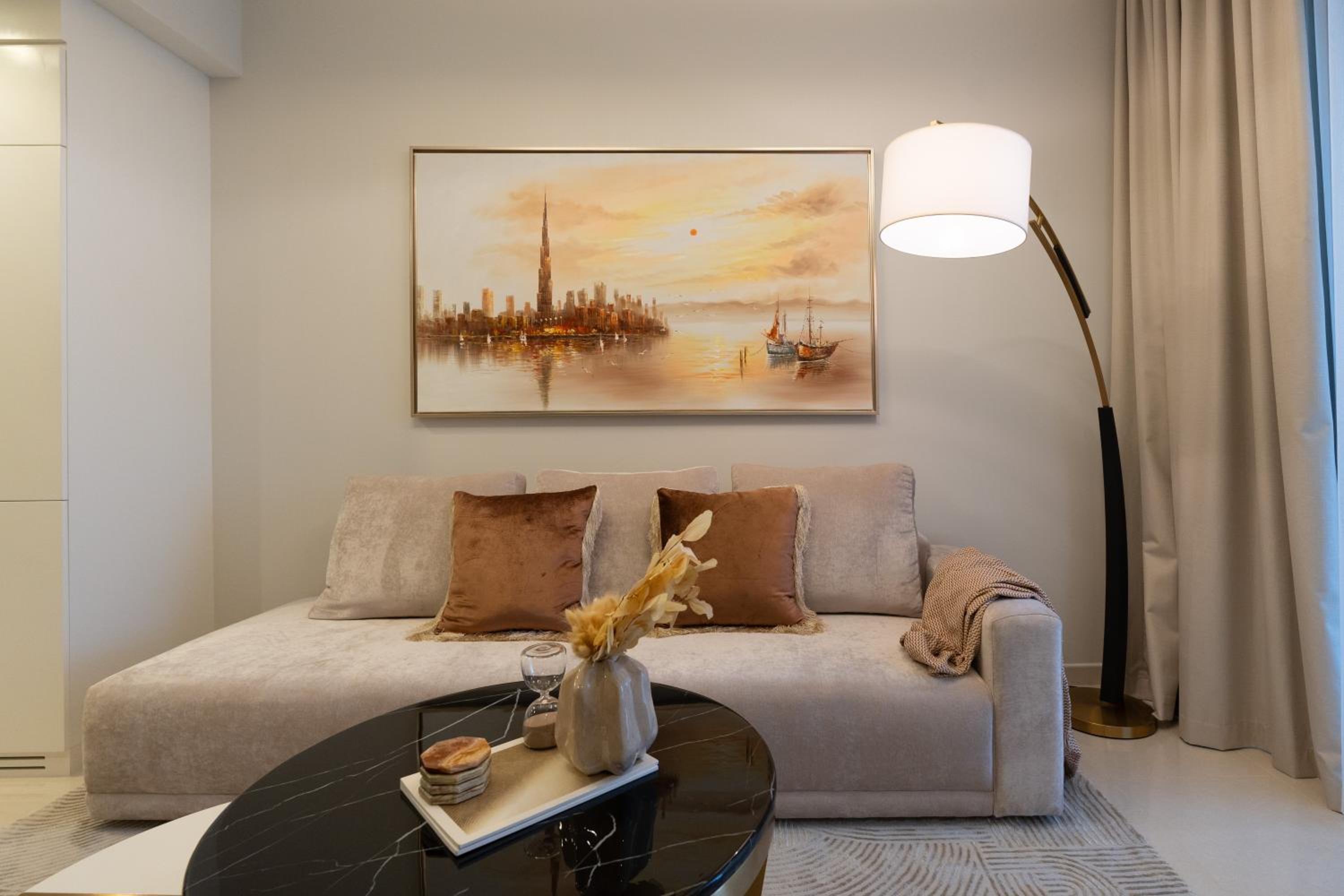Keyrock Living - Luxe 2BR in Business Bay