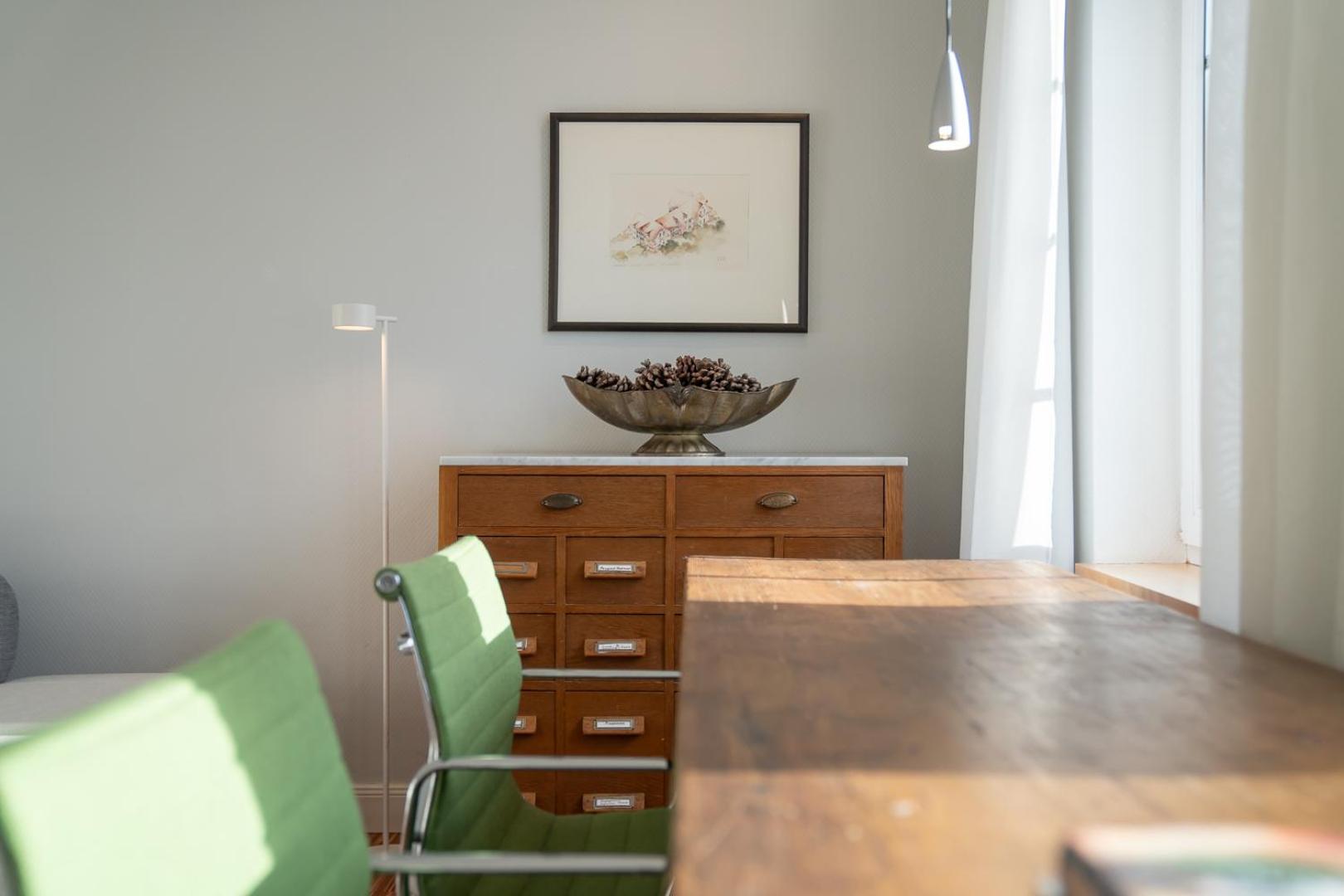 CLS Moderne Villa Bad Schwartau mit Garten für bis zu 6 Personen, 2 E-Ladesäulen, 3 Parkplätze, Loggia, Big GREEN EGG, Massagesessel, Kaffeevollautomat, gr