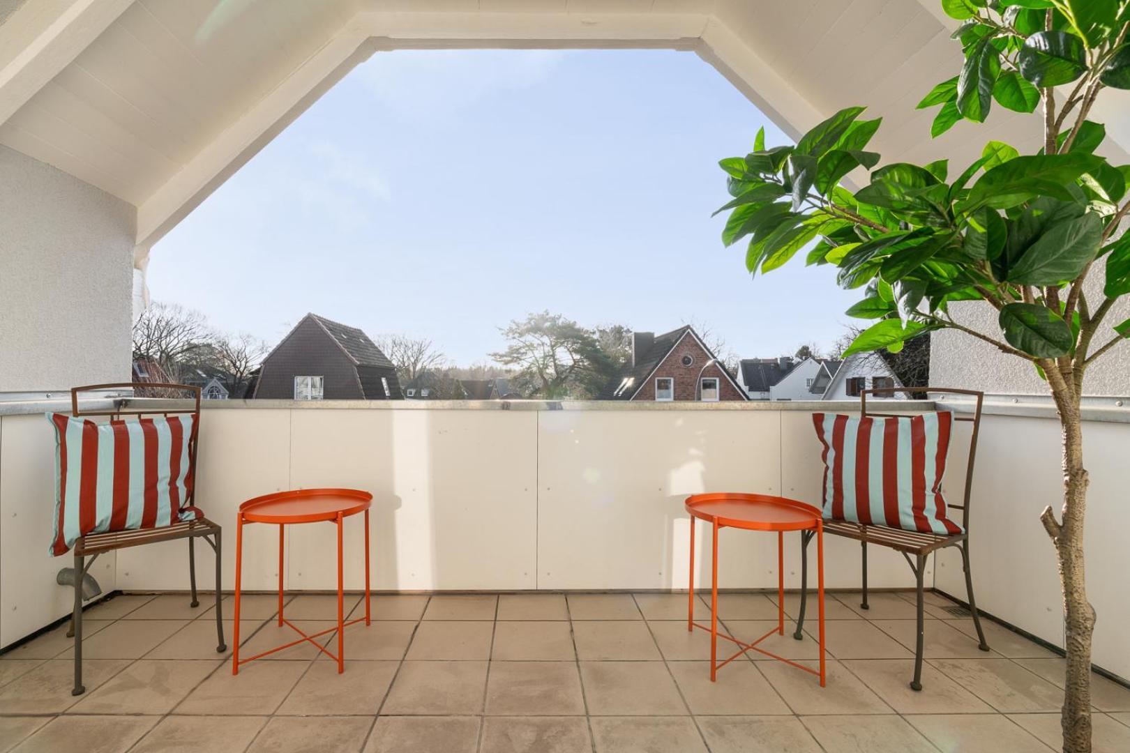 CLS Moderne Villa Bad Schwartau mit Garten für bis zu 6 Personen, 2 E-Ladesäulen, 3 Parkplätze, Loggia, Big GREEN EGG, Massagesessel, Kaffeevollautomat, gr